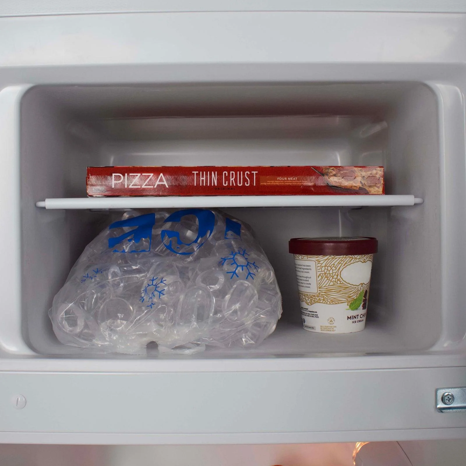 RA730B0W Avanti Apartment Refrigerator, 7.3 cu. ft - White / 7.3 cu. ft. - Image 11
