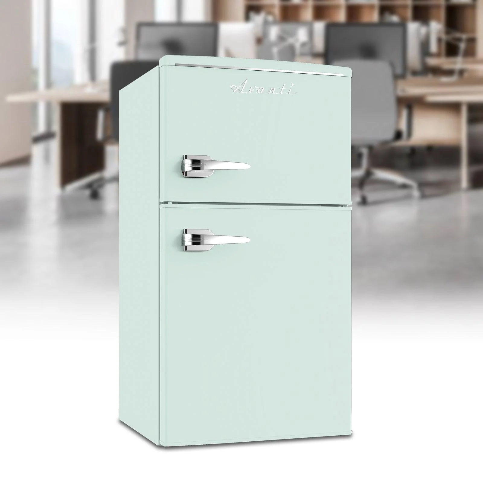 RMRT30X1BIS Avanti 3.0 Cu. Ft. Retro Compact Refrigerator - Black - Image 23