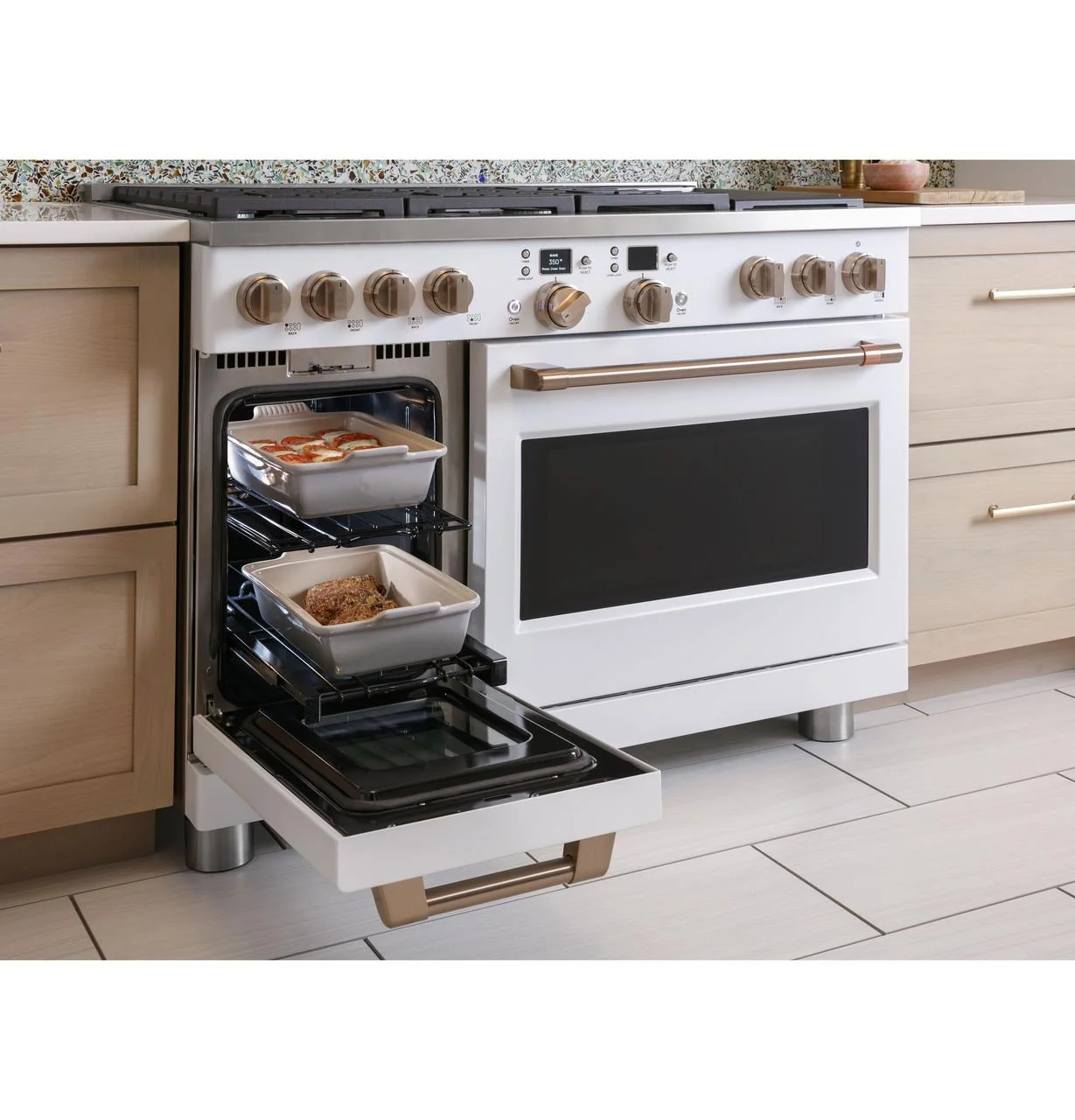 Cafe C2Y486P2TS1 CAF(EBACK)™ 48" Smart Dual-Fuel Commercial-Style Range with 6 Burners and Griddle (Natural Gas) - Image 26