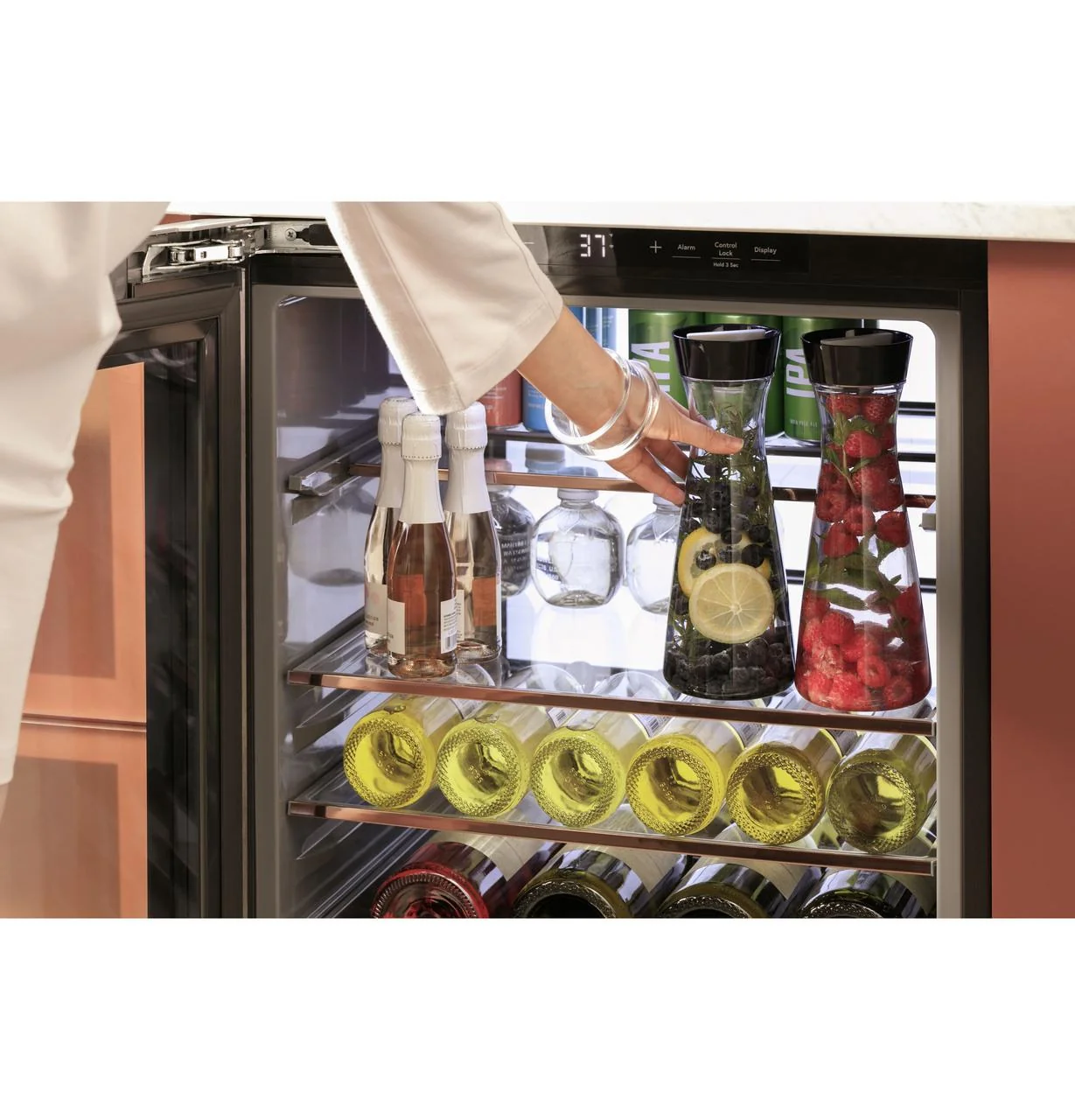 Cafe CCR06BM2PS5 CAF(EBACK)™ Beverage Center in Platinum Glass - Image 11