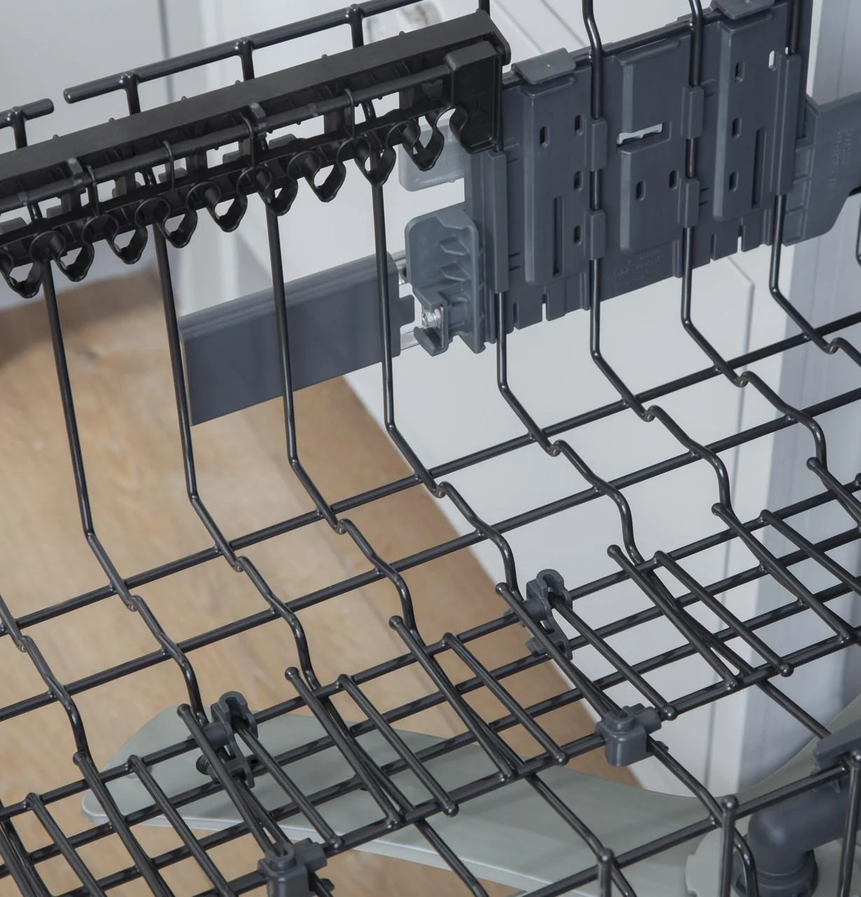 Cafe Caf(eback)™ ENERGY STAR® Stainless Steel Interior Dishwasher with Sanitize and Ultra Wash - Image 15