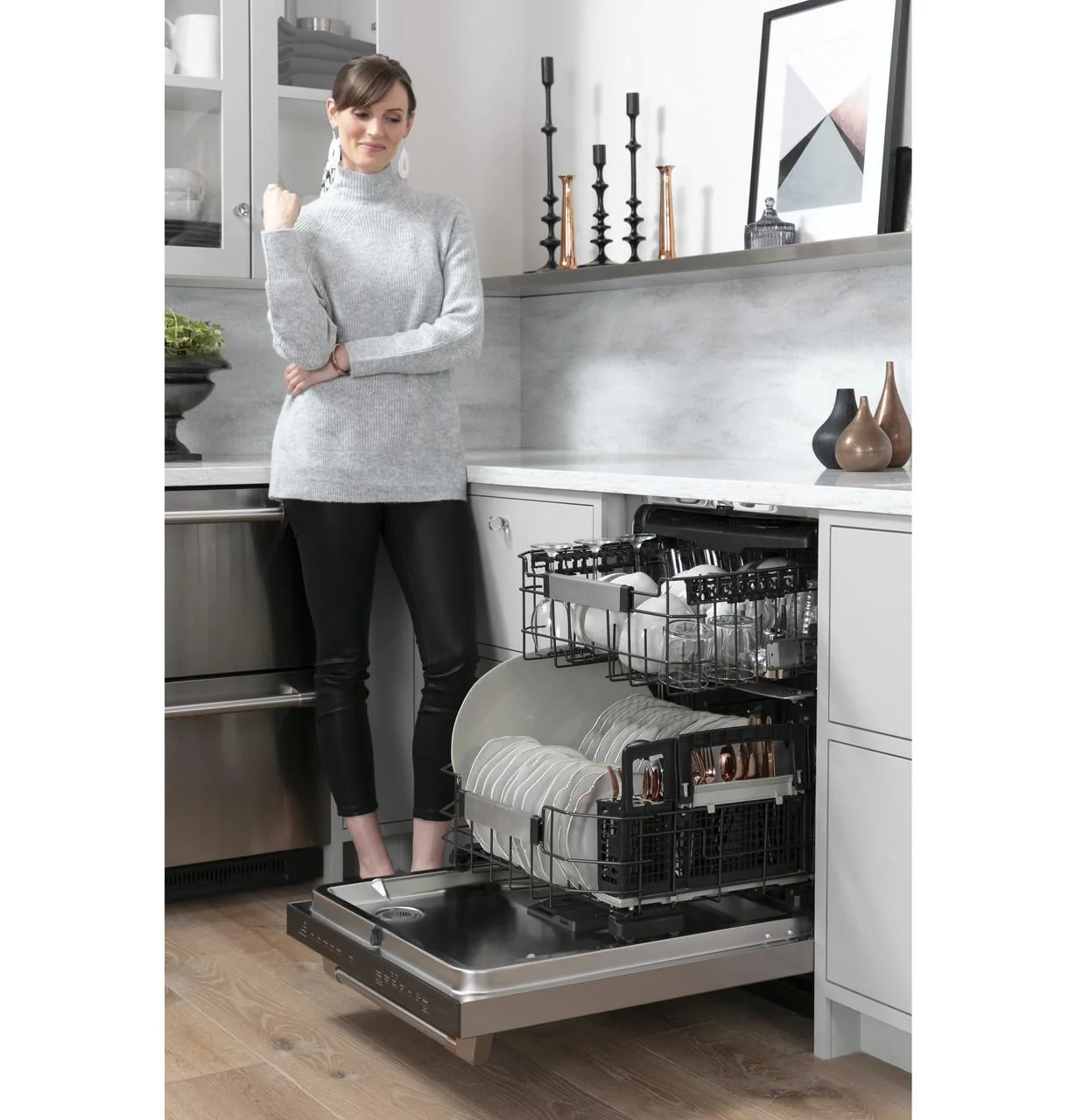 Cafe Caf(eback)™ ENERGY STAR® Stainless Steel Interior Dishwasher with Sanitize and Ultra Wash - Image 24