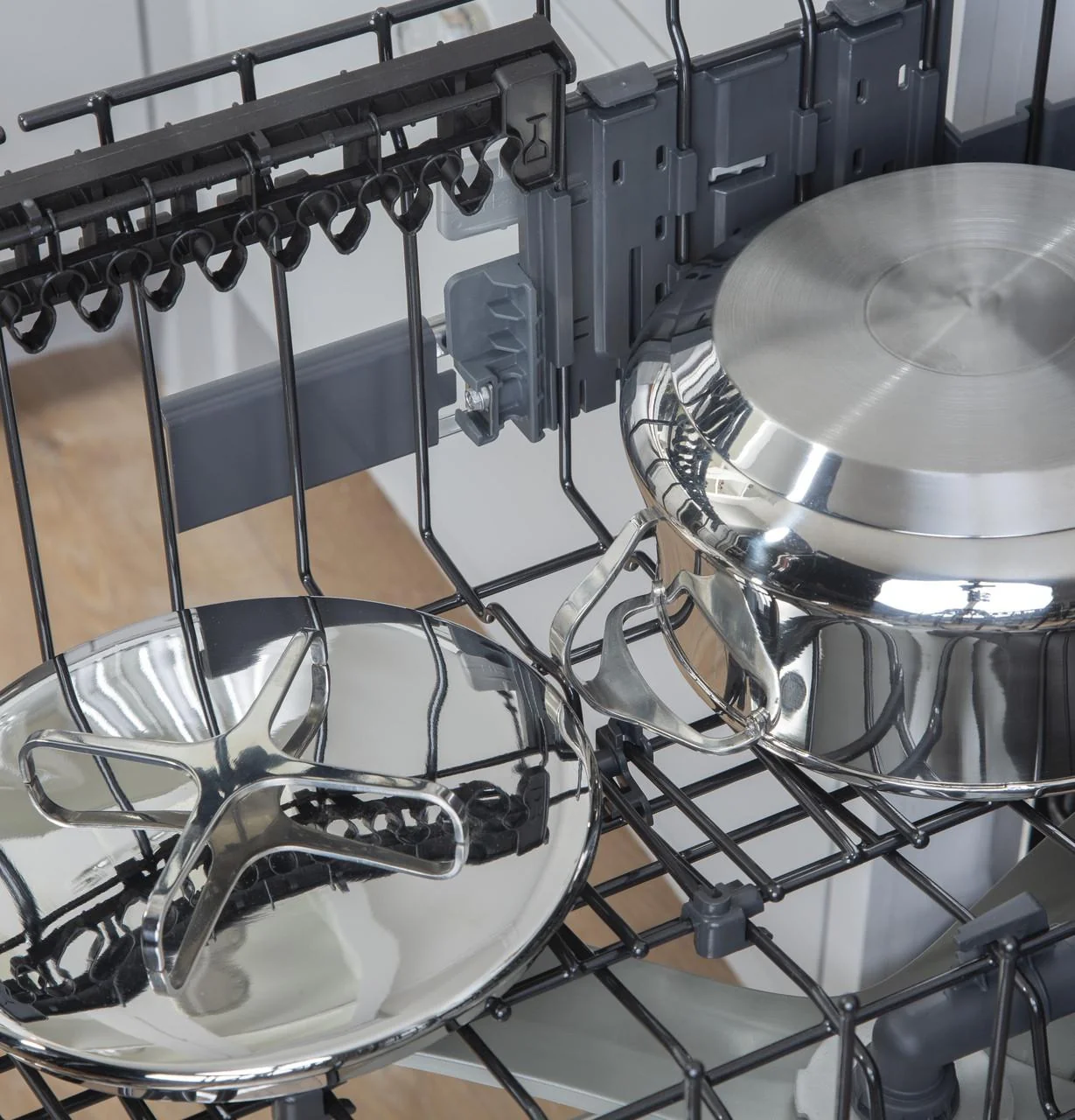 Cafe Caf(eback)™ ENERGY STAR® Stainless Steel Interior Dishwasher with Sanitize and Ultra Wash - Image 9