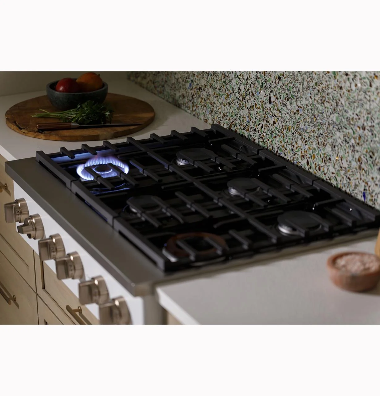Cafe CGU366P3TD1 CAF(EBACK)™ 36" Commercial-Style Gas Rangetop with 6 Burners (Natural Gas) - Image 5