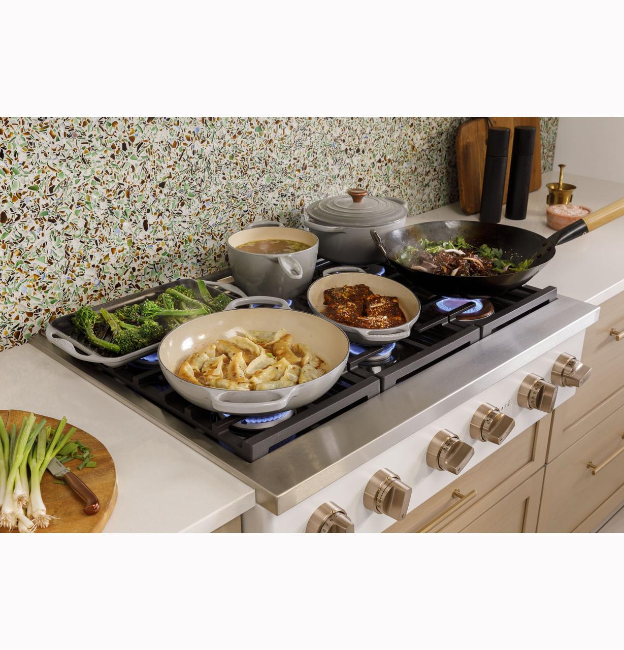 Cafe CGU366P3TD1 CAF(EBACK)™ 36" Commercial-Style Gas Rangetop with 6 Burners (Natural Gas) - Image 7