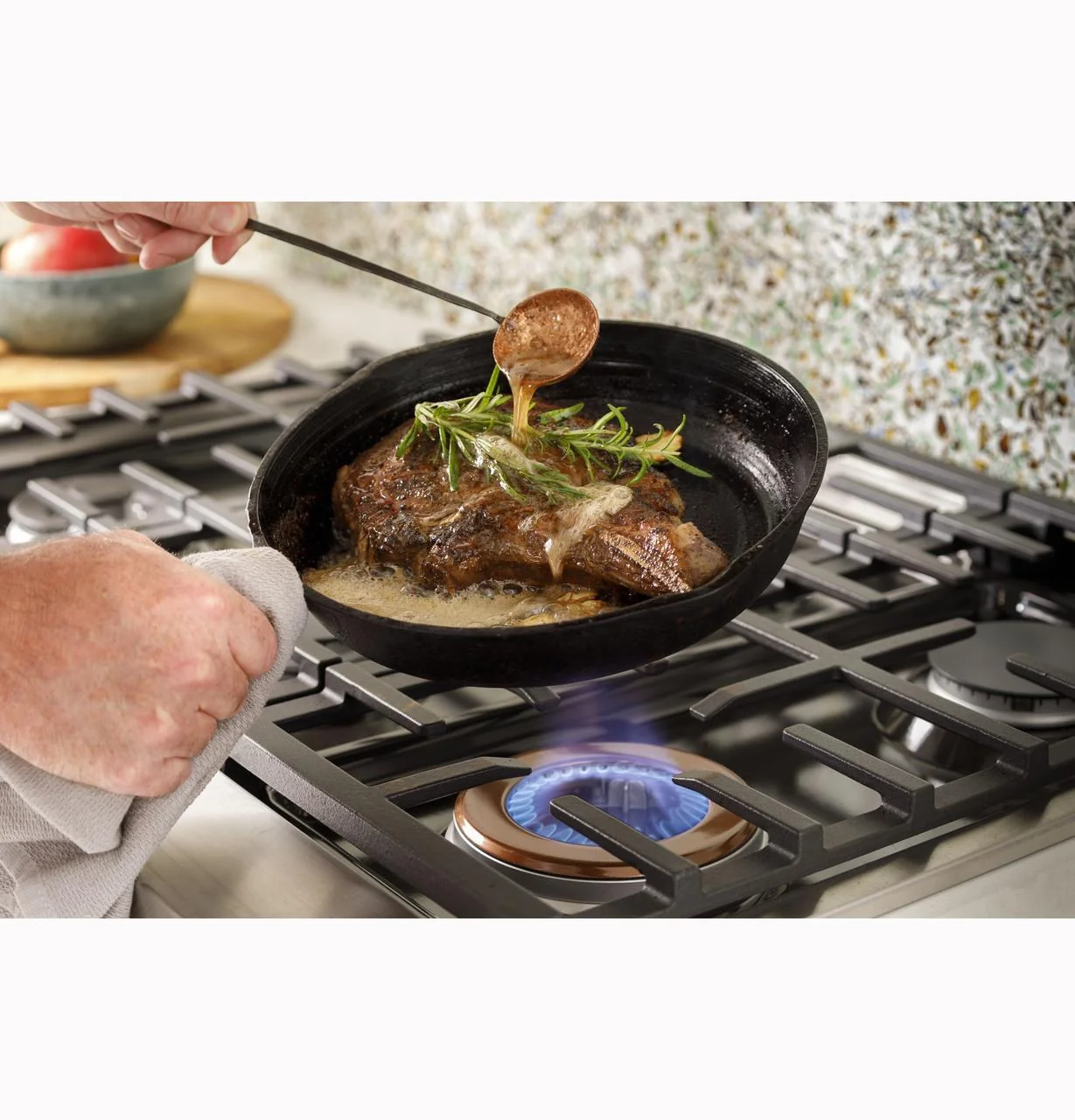 Cafe CGU366P4TW2 CAF(EBACK)™ 36" Commercial-Style Gas Rangetop with 6 Burners (Natural Gas) - Image 16