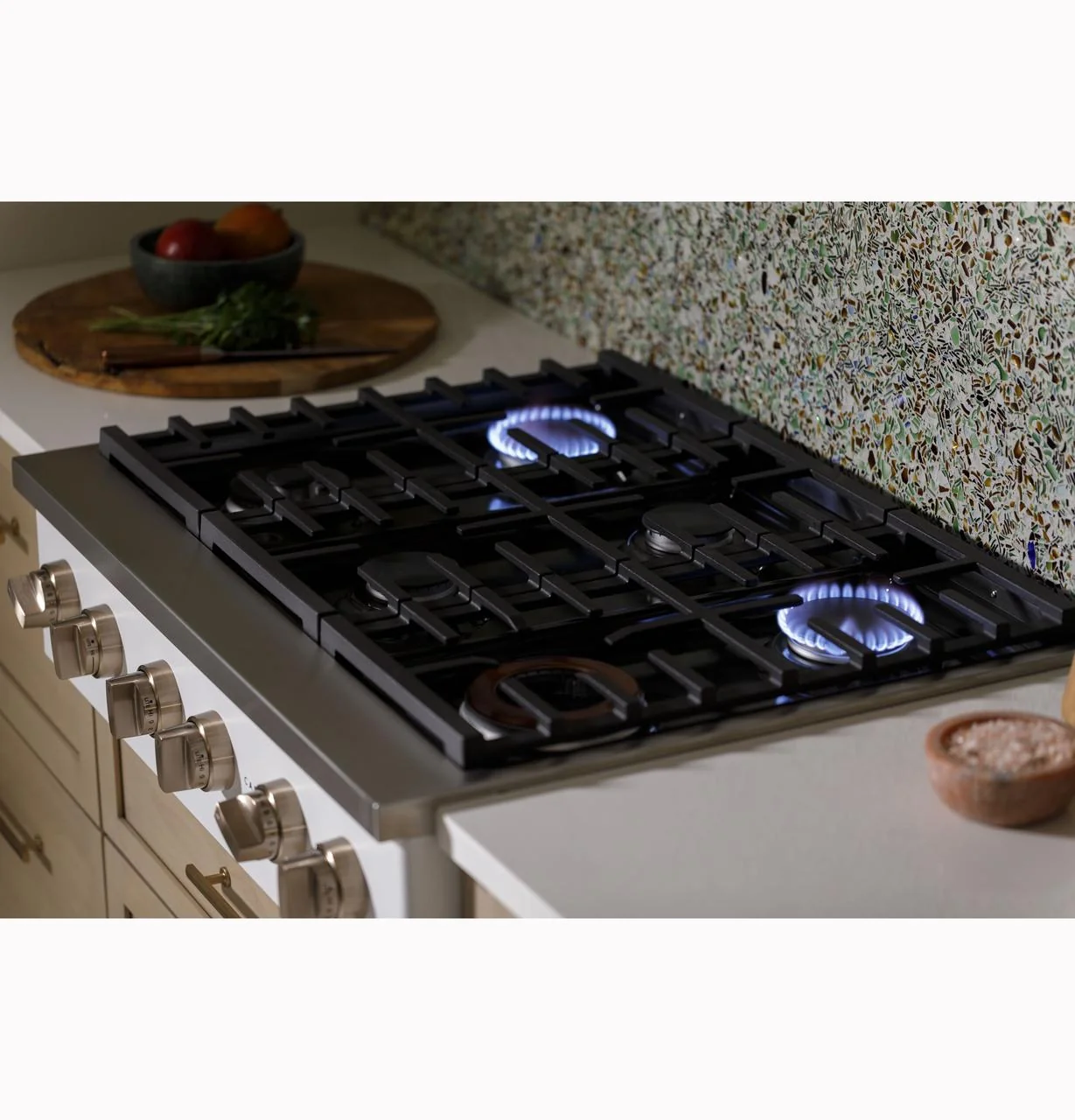 Cafe CGU366P4TW2 CAF(EBACK)™ 36" Commercial-Style Gas Rangetop with 6 Burners (Natural Gas) - Image 4