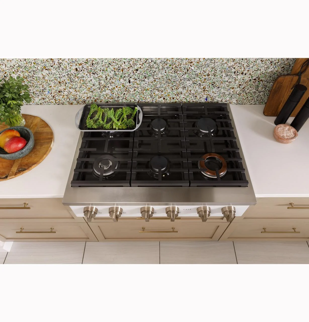 Cafe CGU366P4TW2 CAF(EBACK)™ 36" Commercial-Style Gas Rangetop with 6 Burners (Natural Gas) - Image 9