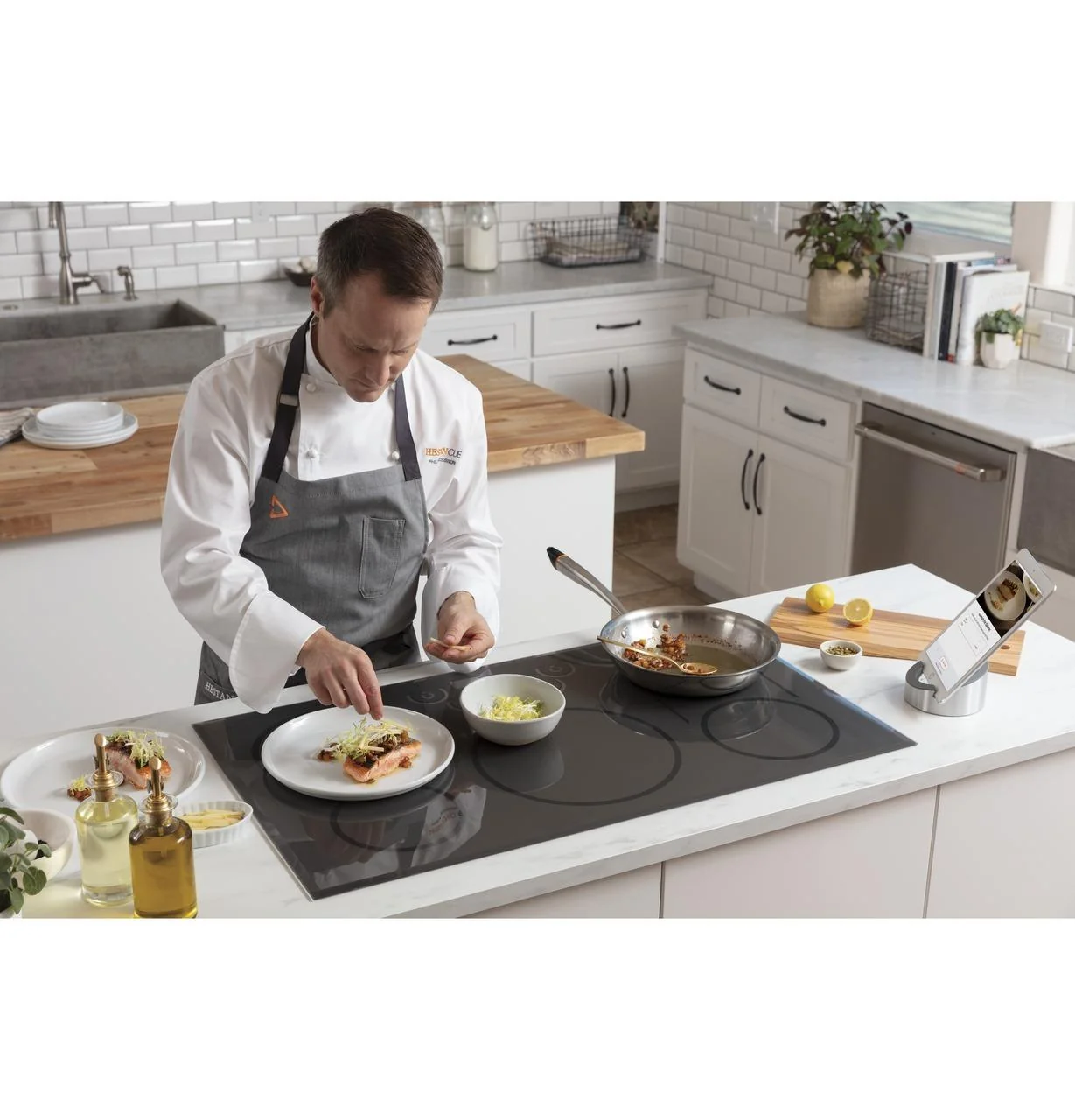 Caf(eback)™ 30" Smart Touch-Control Induction Cooktop - Image 16