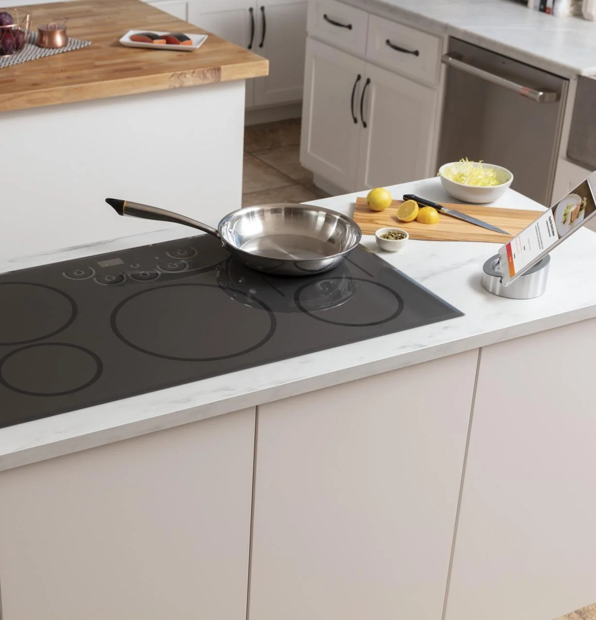 Caf(eback)™ 30" Smart Touch-Control Induction Cooktop - Image 8