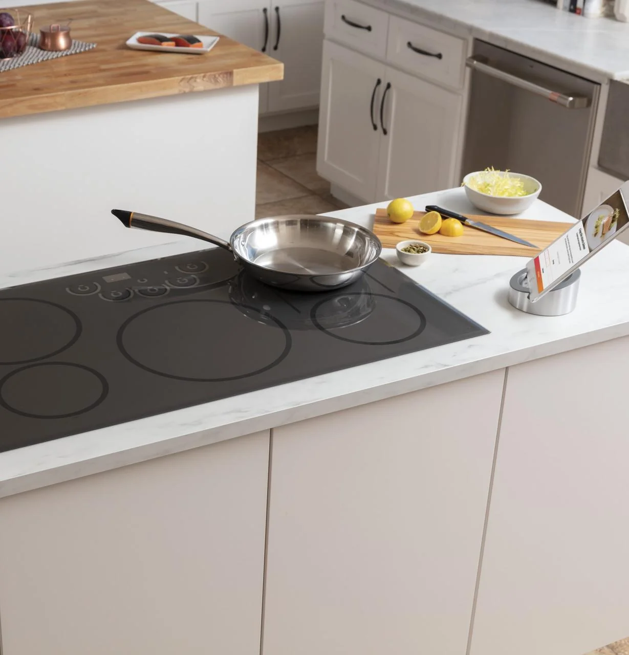 Caf(eback)™ 36" Smart Touch-Control Induction Cooktop - Image 13