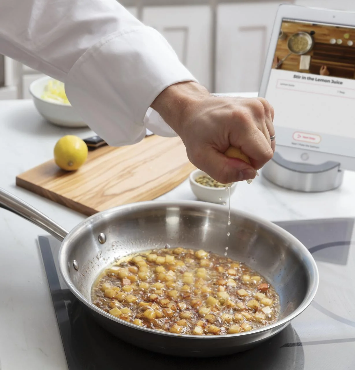 Caf(eback)™ 36" Smart Touch-Control Induction Cooktop - Image 15