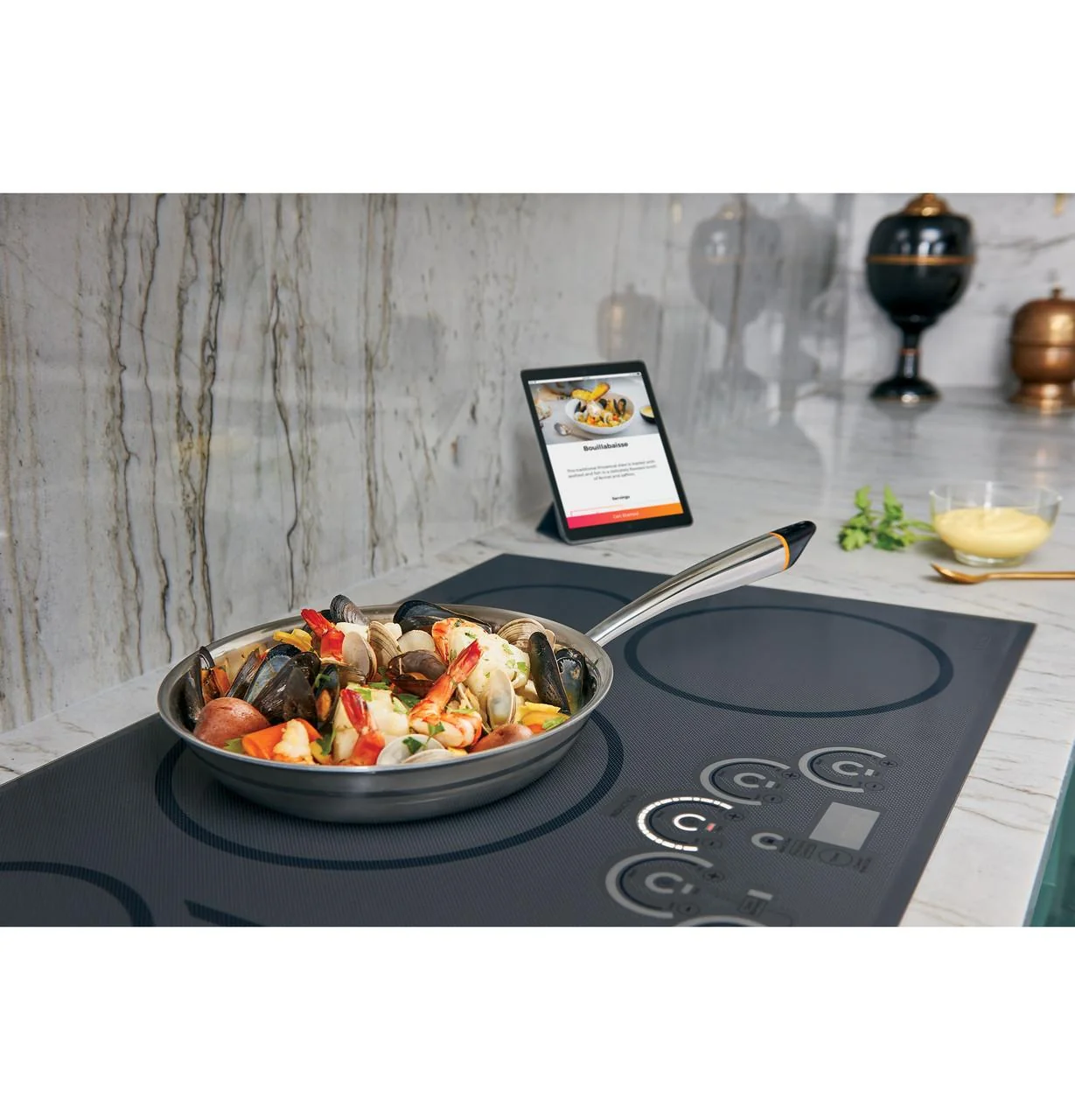 Caf(eback)™ 36" Smart Touch-Control Induction Cooktop - Image 31