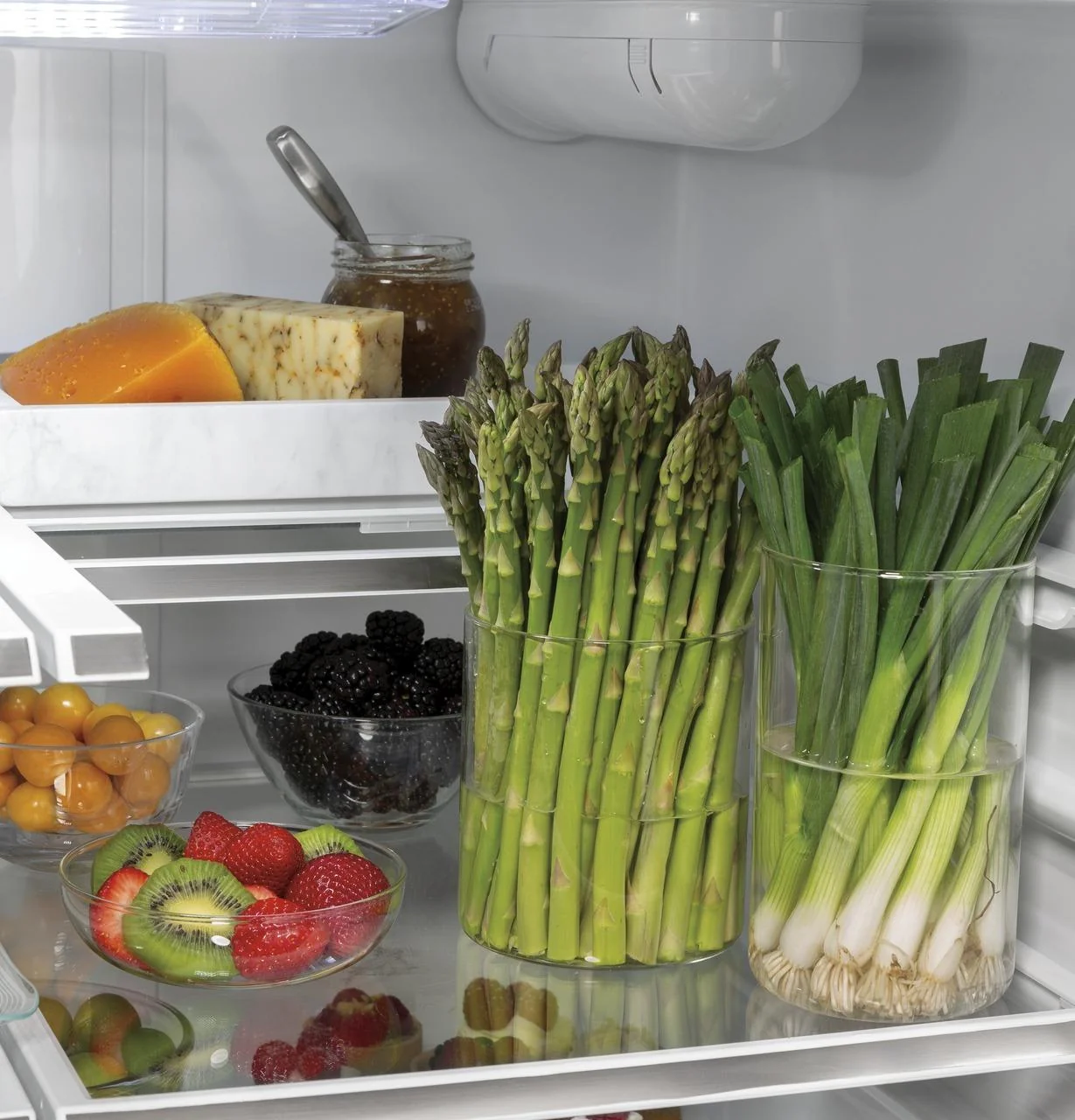 Cafe CWE19SP2NS1 CAF(EBACK)™ ENERGY STAR® 18.6 Cu. Ft. Counter-Depth French-Door Refrigerator - Image 9
