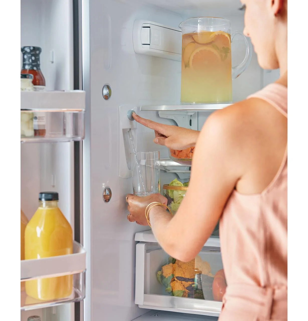 Cafe CWE23SP4MW2 CAF(EBACK)™ ENERGY STAR® 23.1 Cu. Ft. Smart Counter-Depth French-Door Refrigerator - Image 10