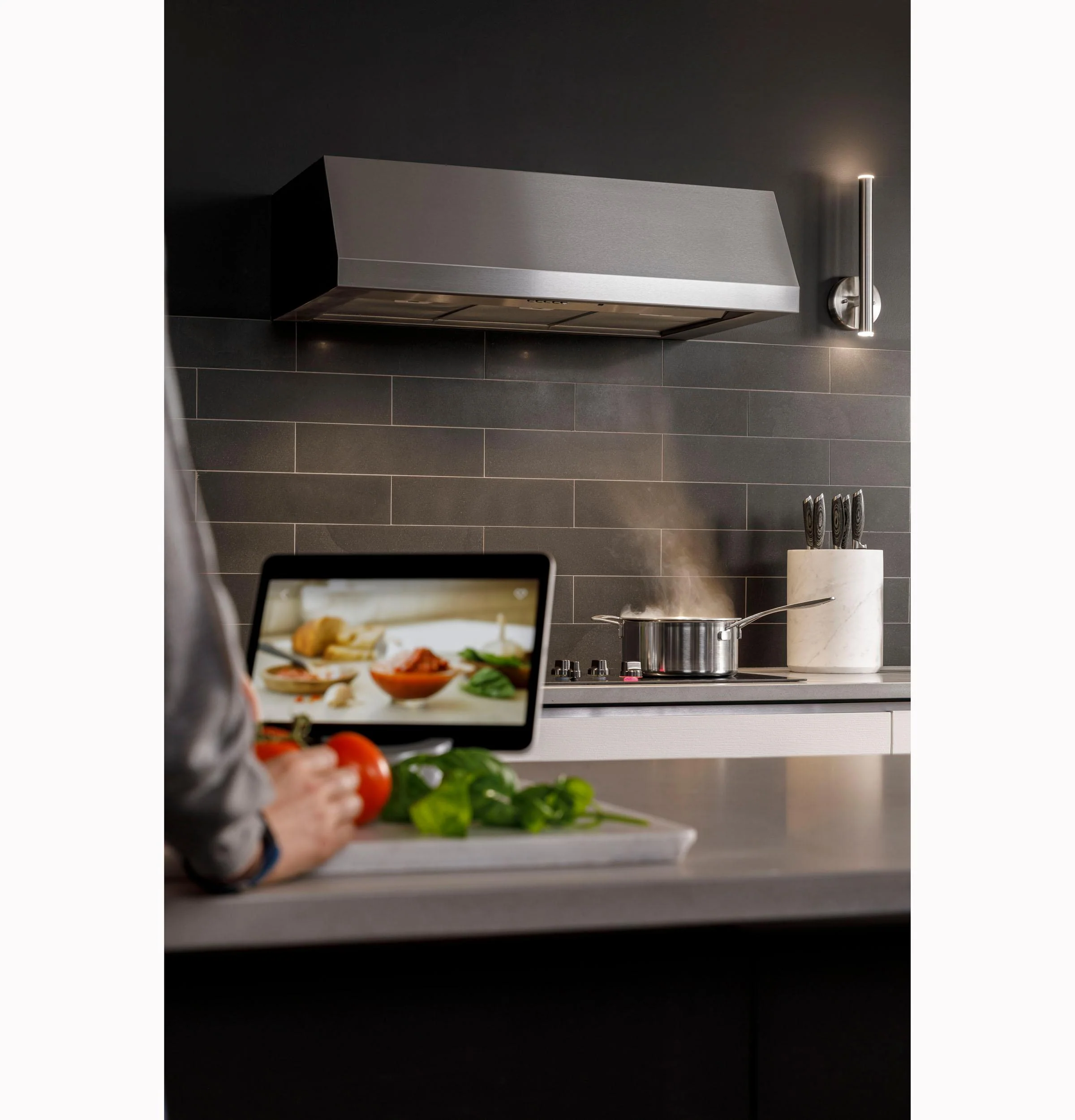 Cafe UBW30YIEWSS 30" Commercial Style Hood - Image 9
