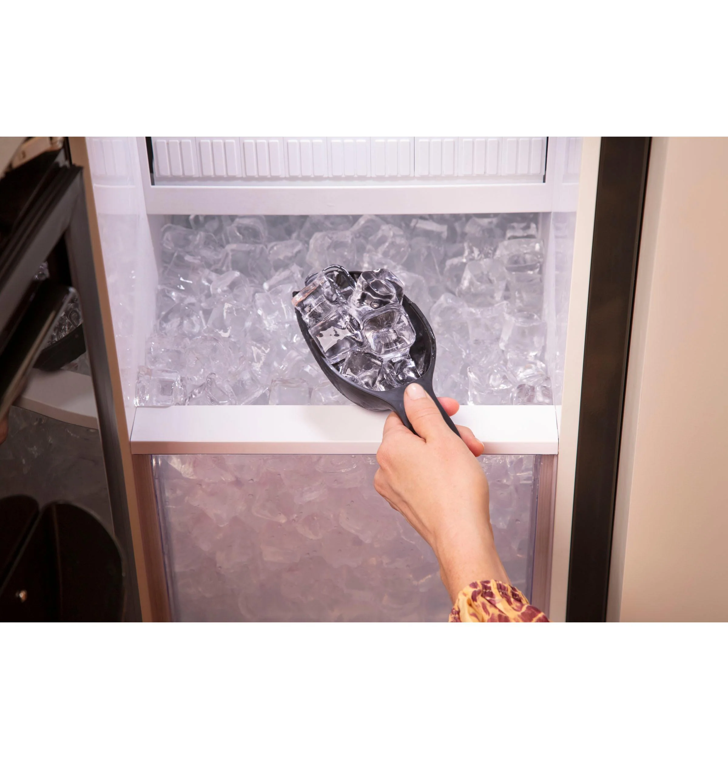 Cafe UCC15NPRII Ice Maker 15-Inch Panel-Ready - Clear Ice - Image 4
