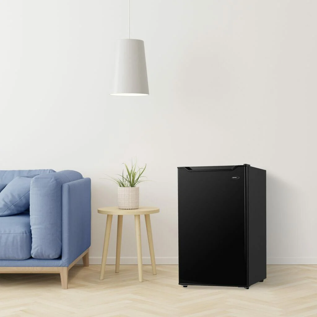 DAR032B2BM Danby 3.2 cu. ft. Compact Fridge in Black - Image 3