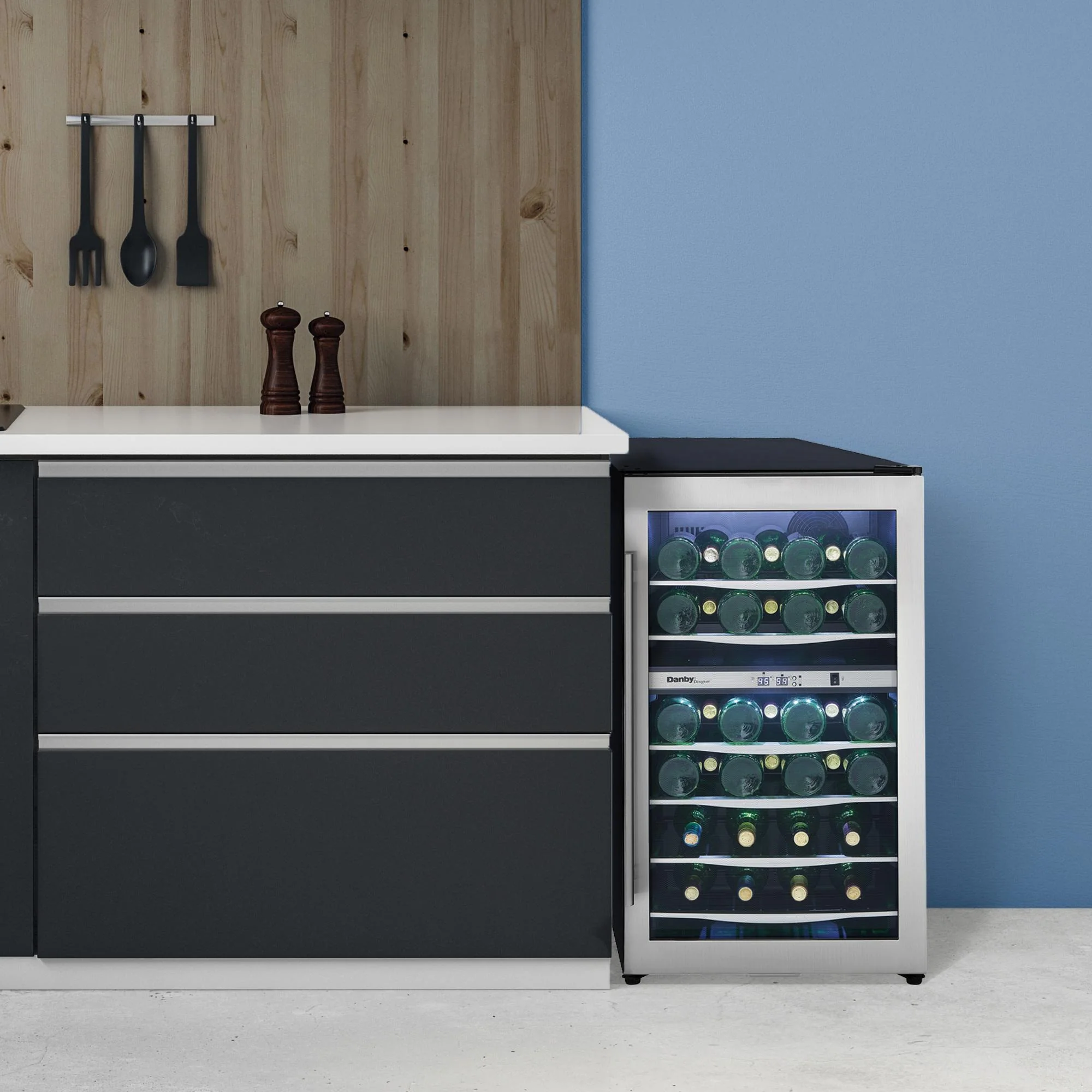 DWC040A3BSSDD Danby 38 Bottle Free-Standing Wine Cooler in Stainless Steel - Image 9