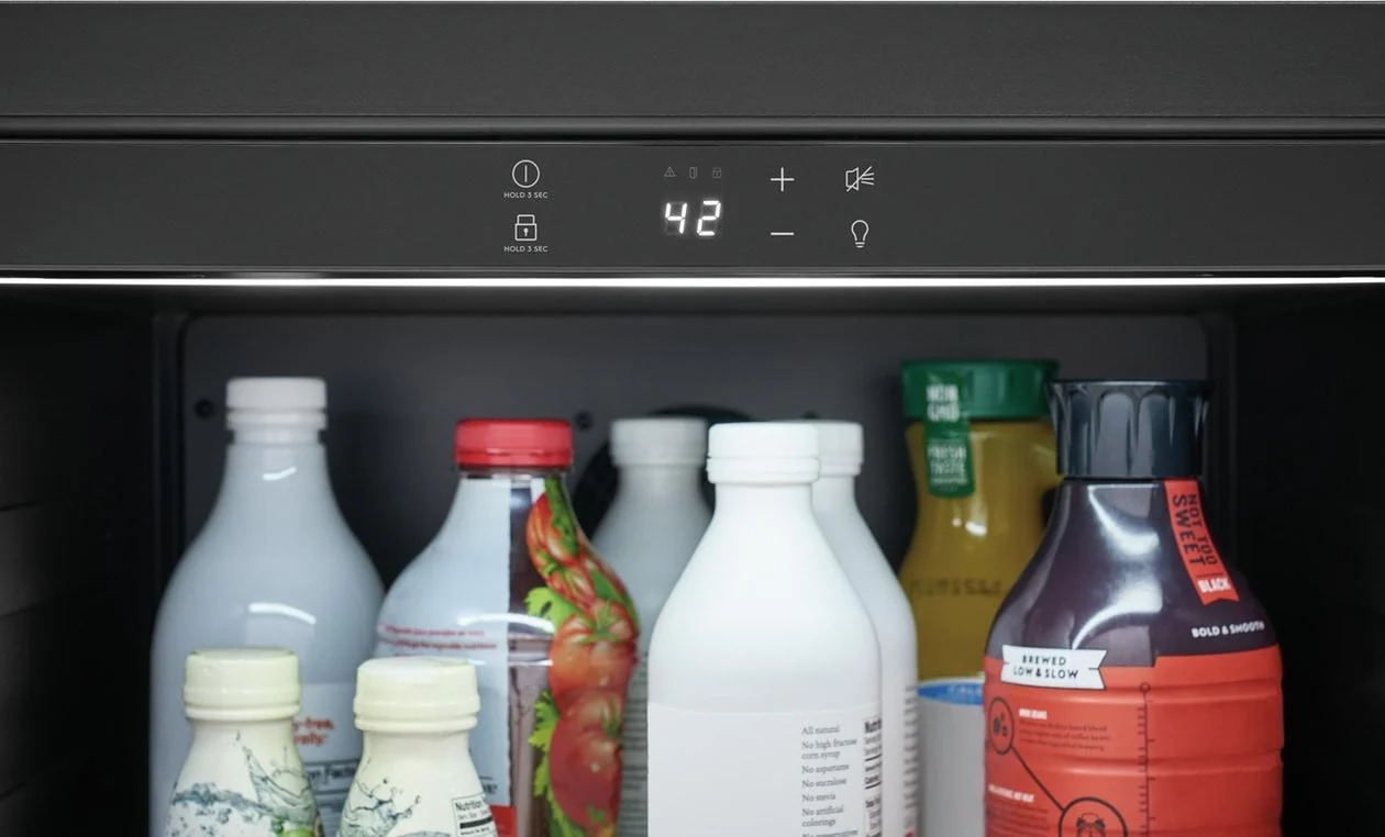 Electrolux EI24BC15VS 5 Cu. Ft. Under-Counter Beverage Center - Image 4