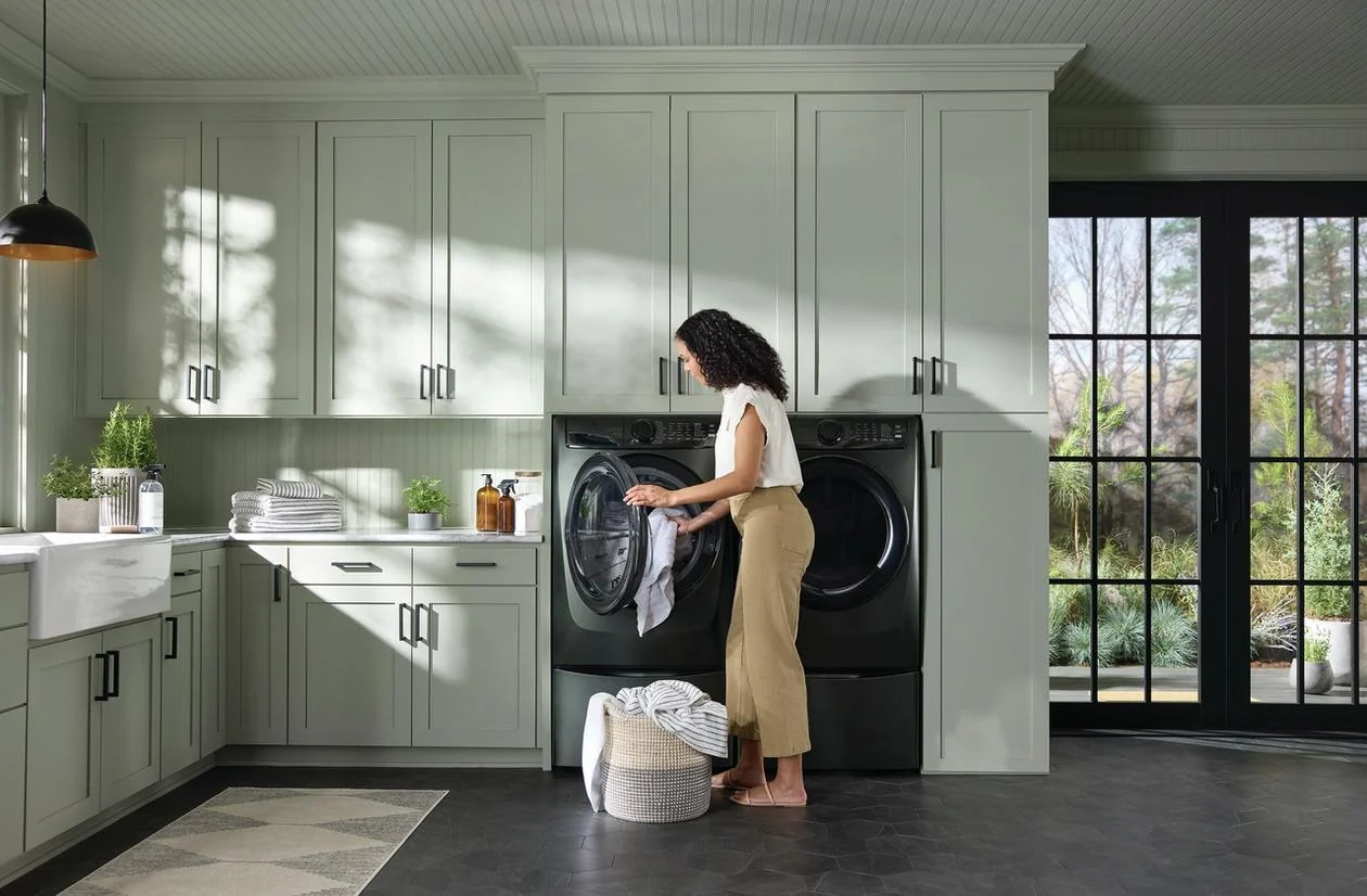 Electrolux ELFE7738AA Front Load Perfect Steam™ Electric Dryer with Balanced Dry™ and Instant Refresh - 8.0 Cu. Ft. - Image 18