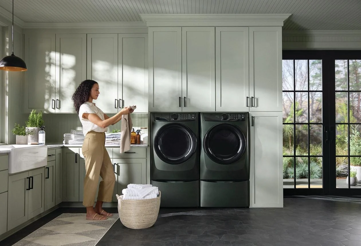 Electrolux ELFE7738AA Front Load Perfect Steam™ Electric Dryer with Balanced Dry™ and Instant Refresh - 8.0 Cu. Ft. - Image 23