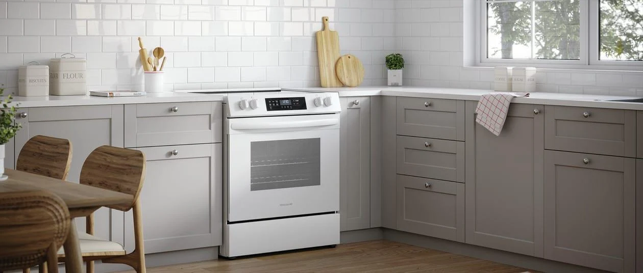 Frigidaire FCFE3062AW 30" Front Control Electric Range - Image 2