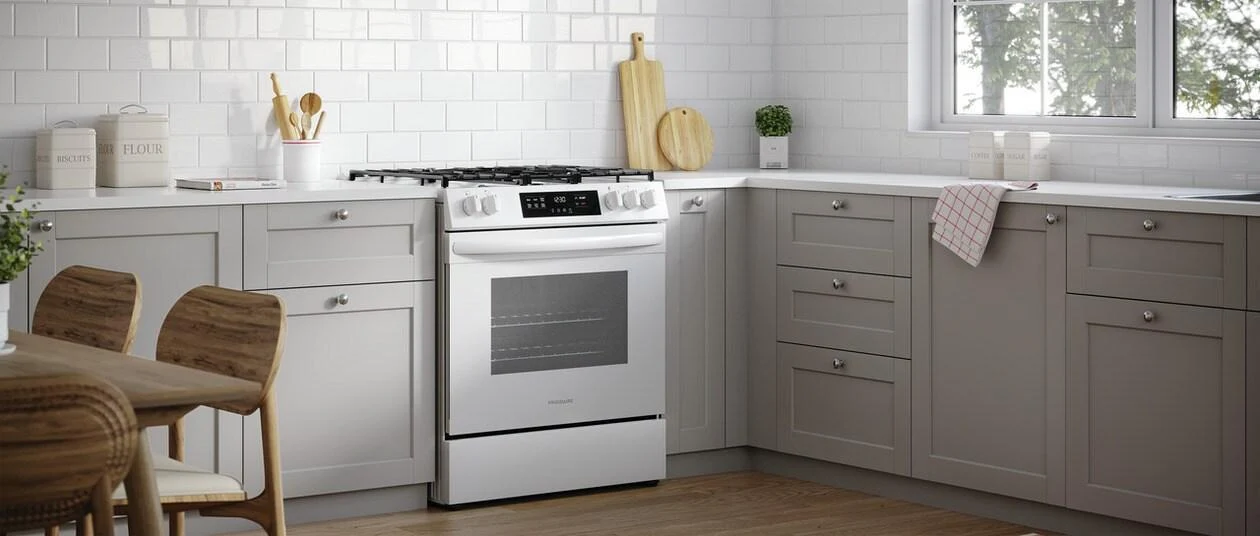 Frigidaire FCFG3062AW 30" Front Control Gas Range with Quick Boil - Image 2