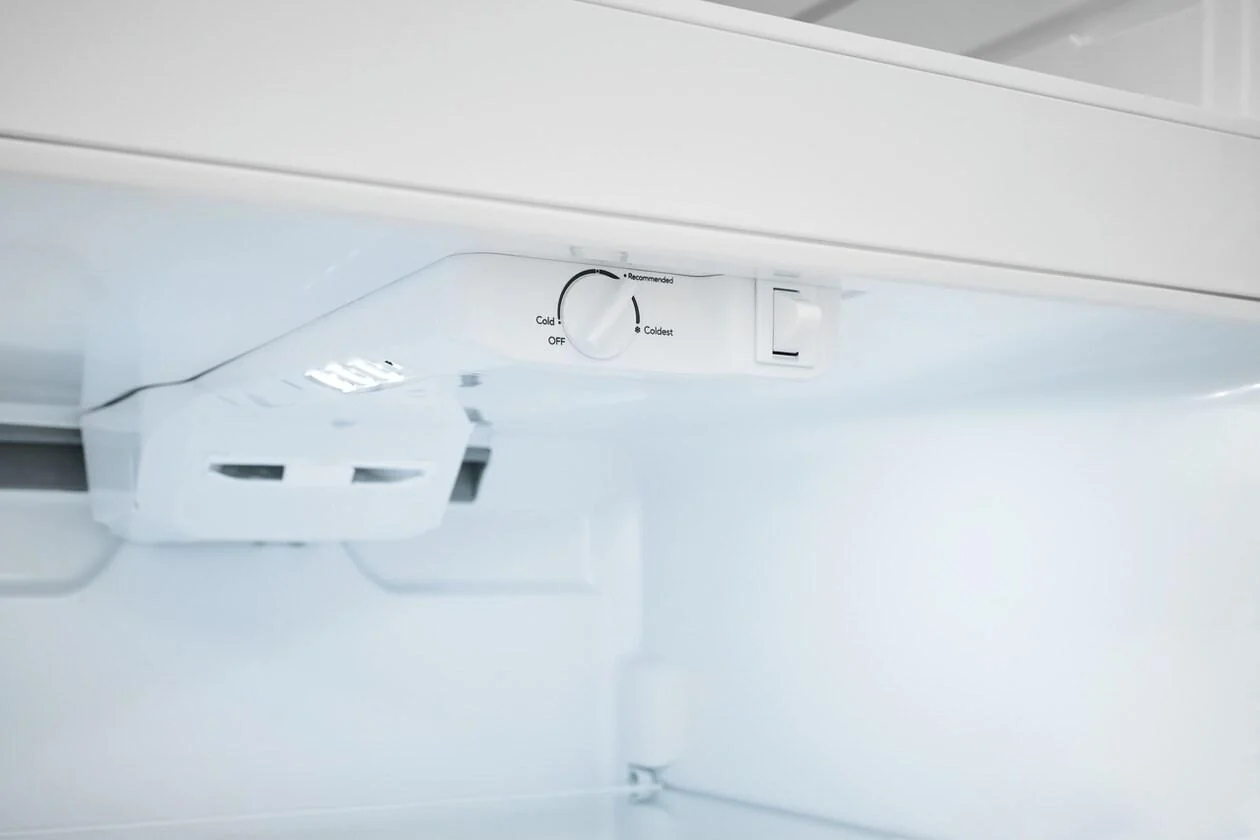 Frigidaire FFHT1425VV 14 Cu. Ft. Top Freezer Refrigerator - Image 4