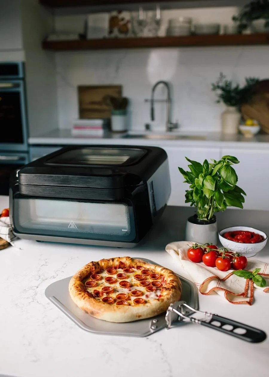 Frigidaire FRPO120B Countertop Pizza Oven with Air Fry and Oven Cooking Modes - Image 4