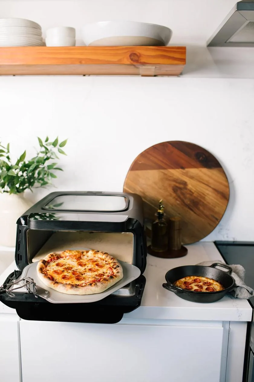 Frigidaire FRPO120B Countertop Pizza Oven with Air Fry and Oven Cooking Modes - Image 5