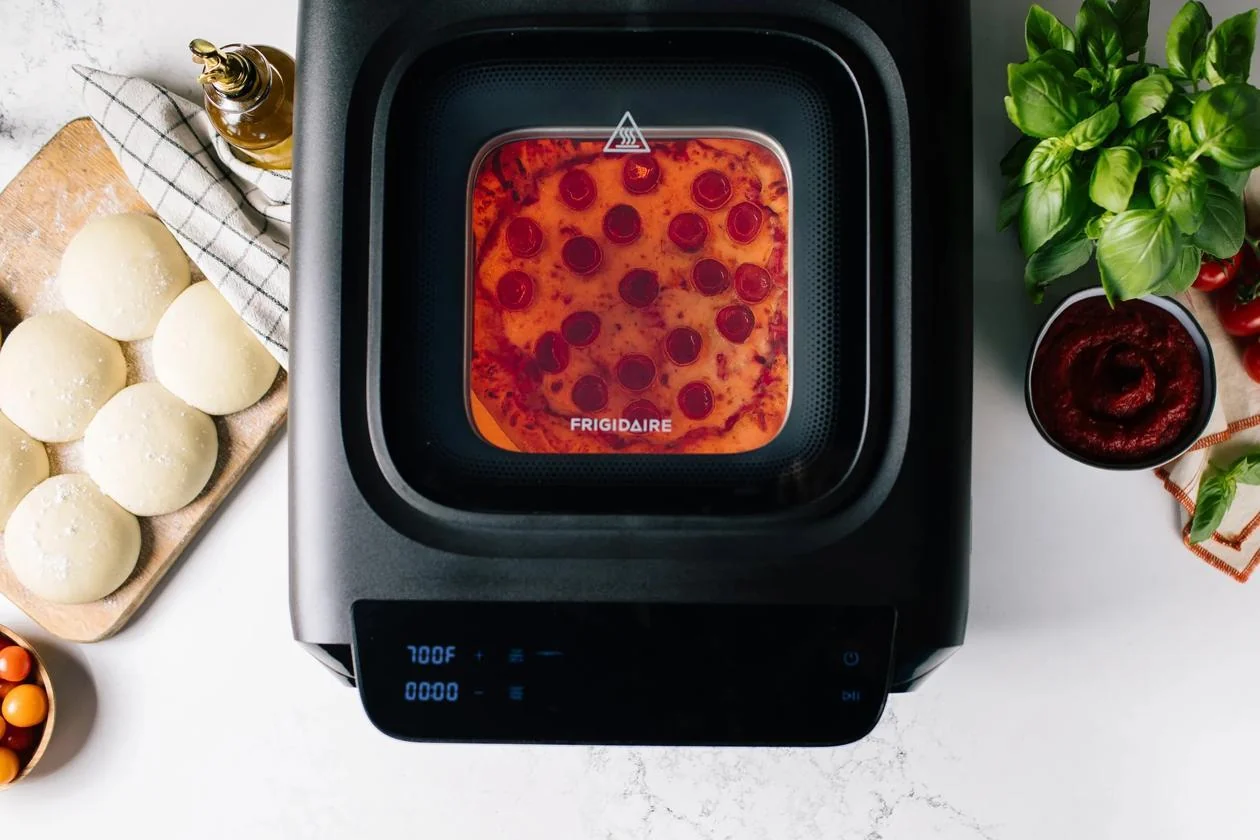 Frigidaire FRPO120B Countertop Pizza Oven with Air Fry and Oven Cooking Modes - Image 7