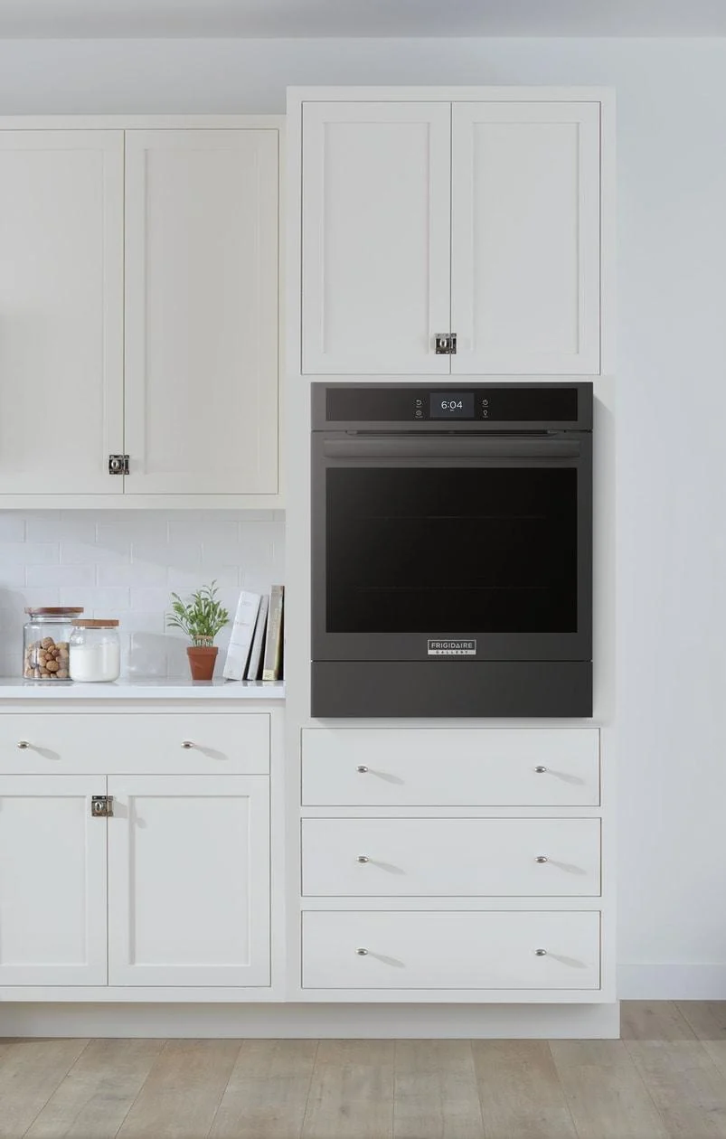 Frigidaire GCWS2438AB 24" Single Electric Wall Oven with Air Fry - Image 2