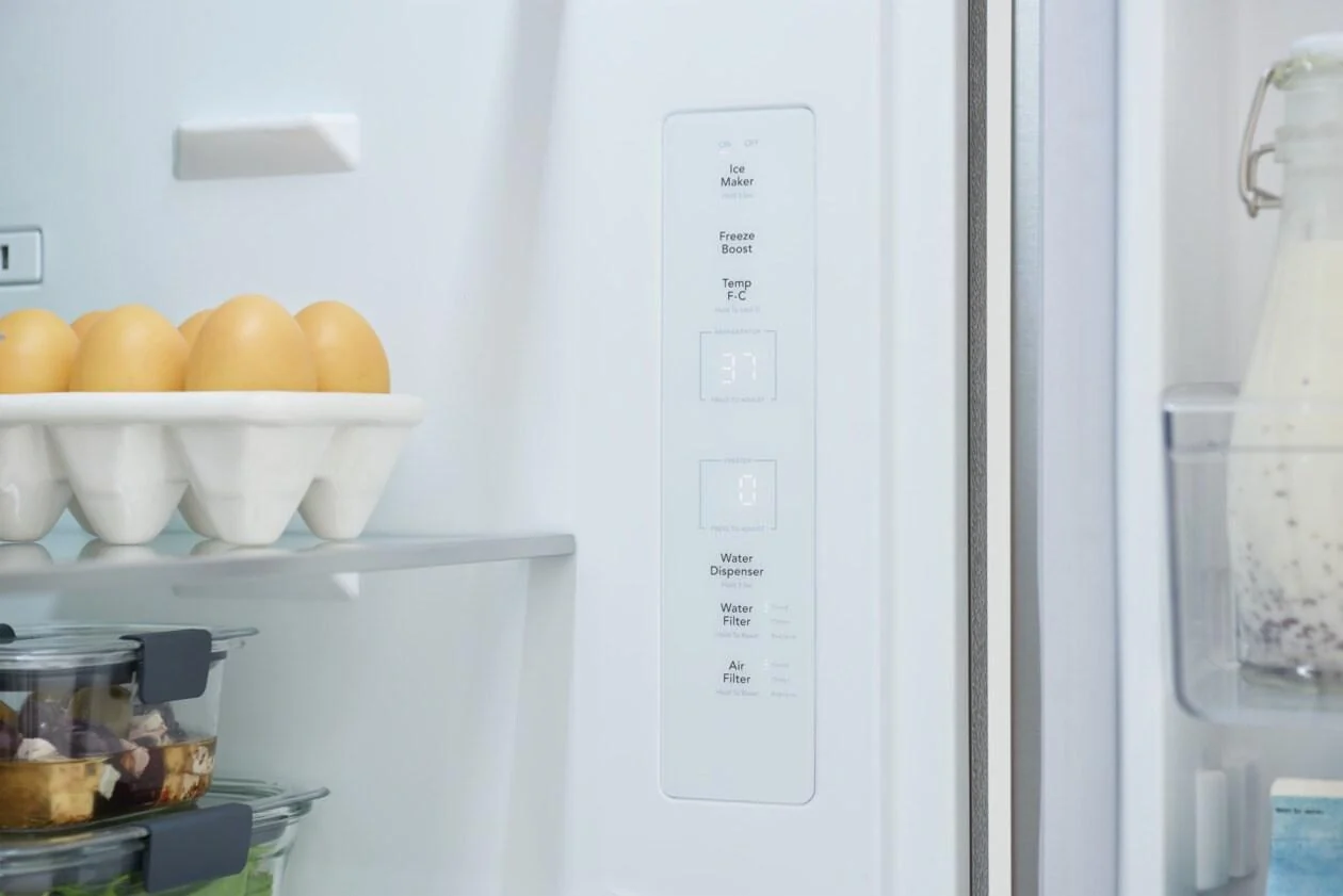 Frigidaire GRBN2012AF 20 Cu. Ft. Standard-Depth Bottom Freezer Refrigerator - Image 12