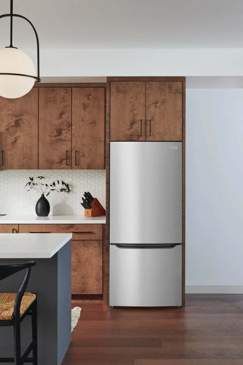 Frigidaire GRBN2012AF 20 Cu. Ft. Standard-Depth Bottom Freezer Refrigerator - Image 19