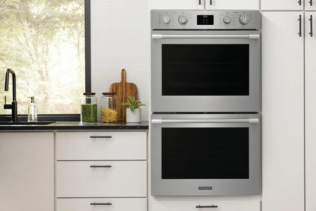 Frigidaire Professional 30" Double Wall Oven with Total Convection - Image 2