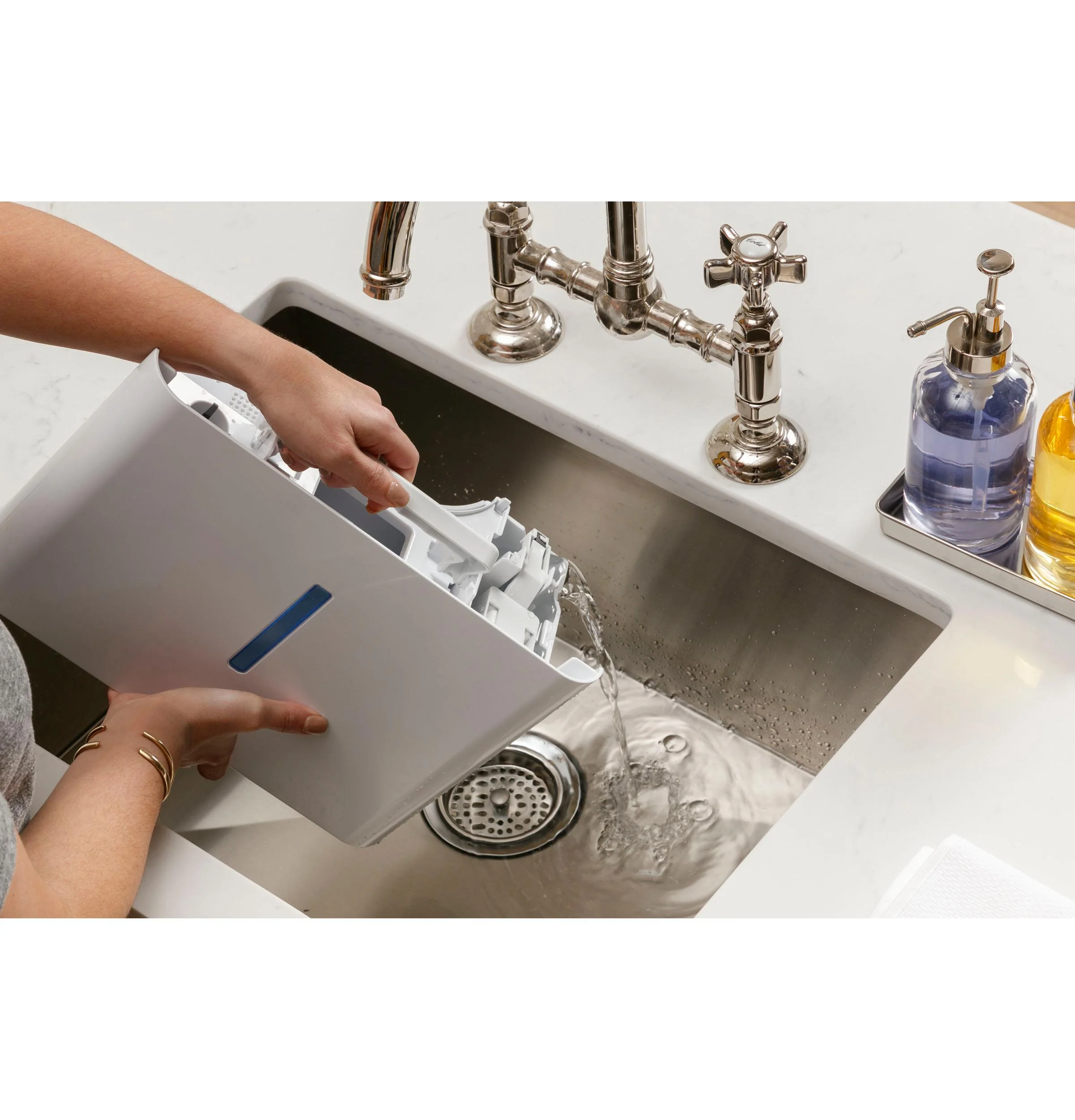 ADHR22LB GE® ENERGY STAR® 22 Pint Portable Dehumidifier with Smart Dry for Damp Spaces - Image 4