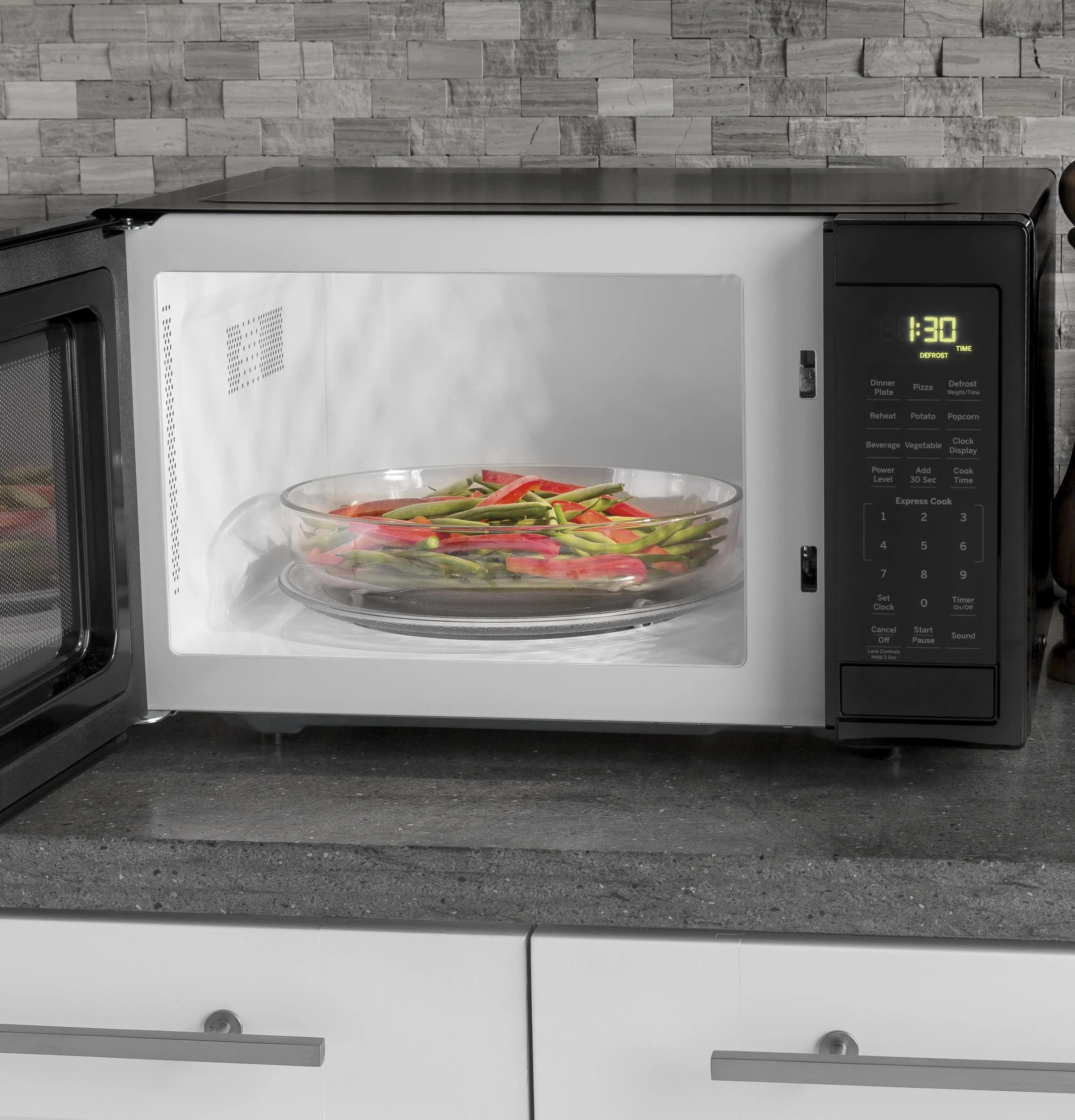GCST07N1WWW GE® 0.7 Cu. Ft. Capacity Countertop Microwave Oven - Image 5