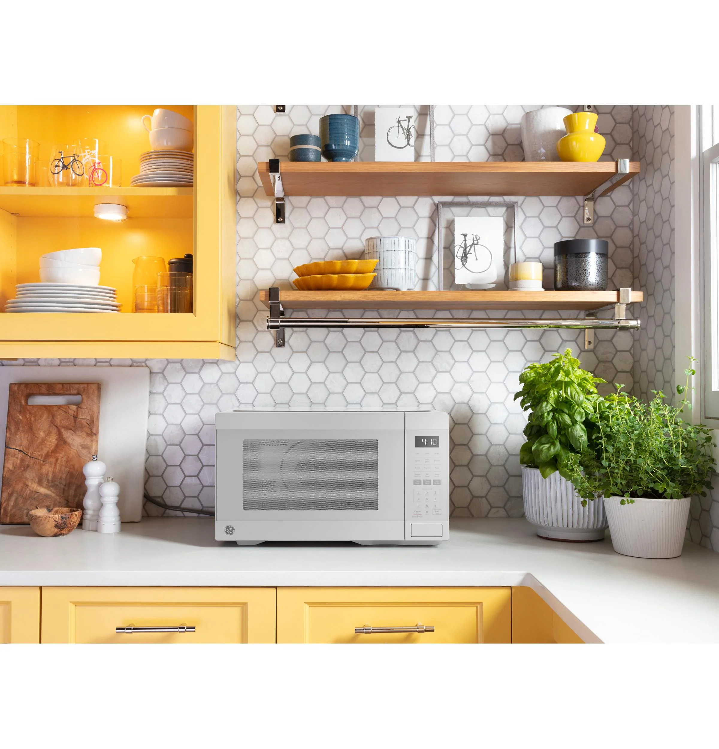 GCST10A1WWW GE® 1.0 Cu. Ft. Capacity Countertop Convection Microwave Oven with Air Fry - Image 6