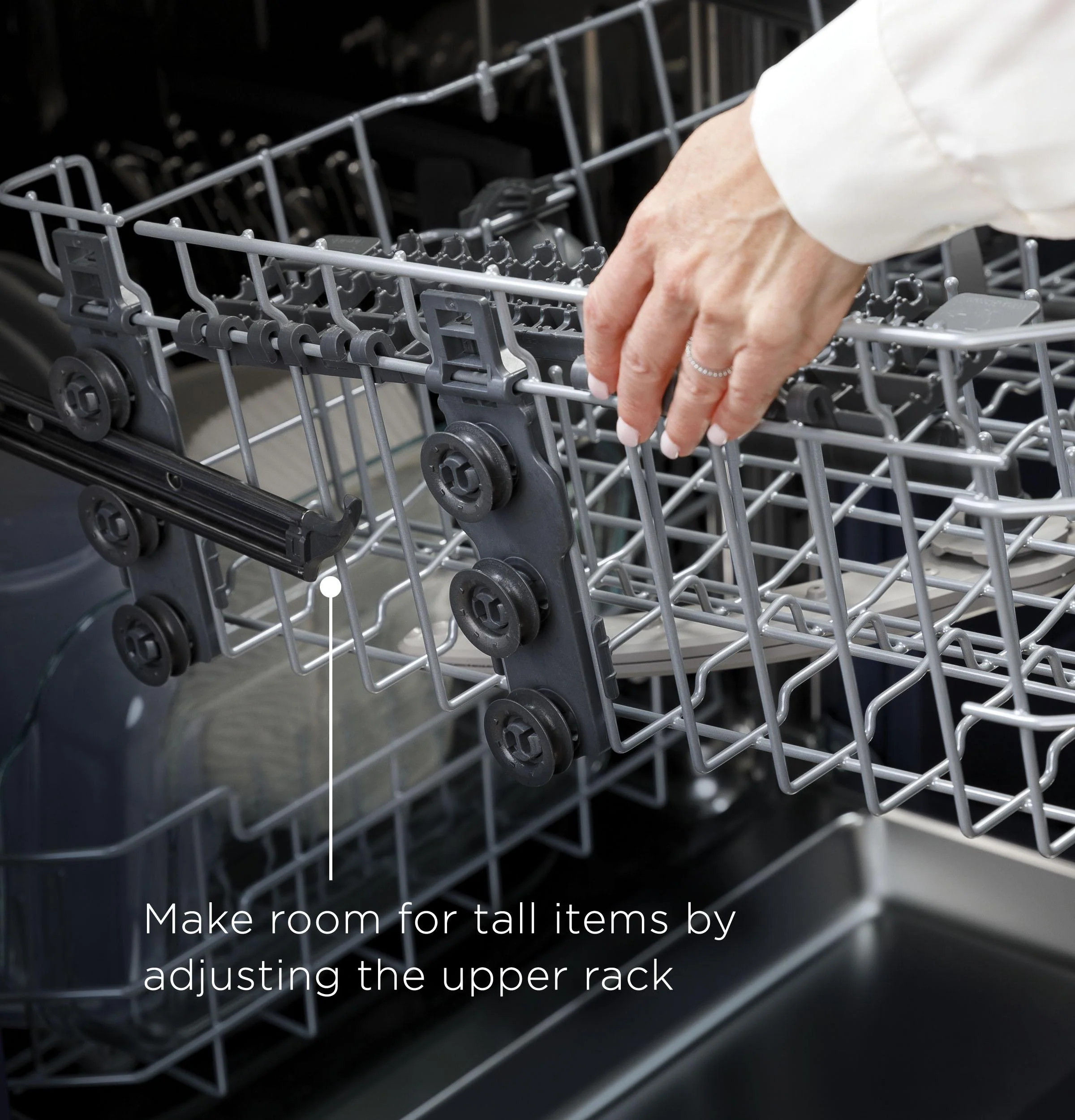 GE® Front Control with Stainless Steel Interior Dishwasher with Sanitize Cycle & Dry Boost - Image 8