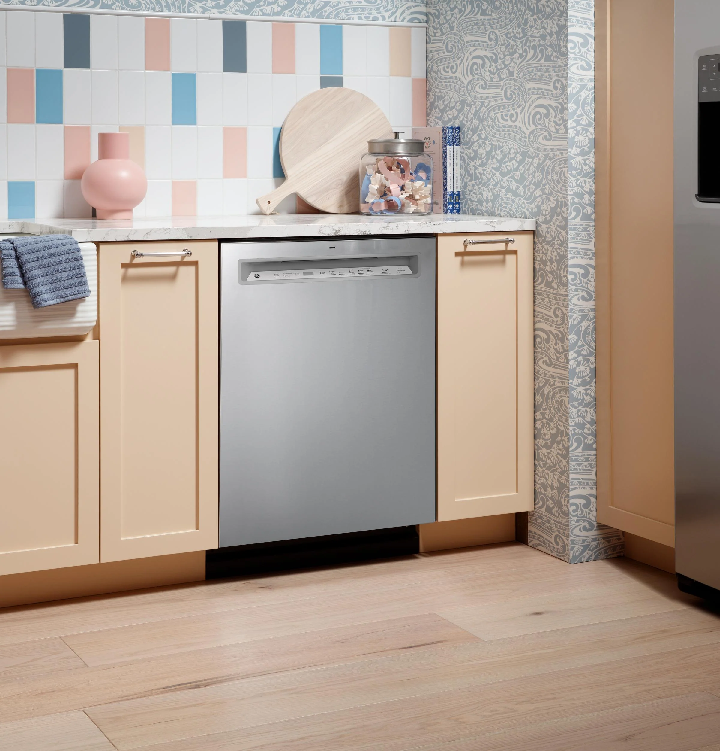 GDF650SYVFS GE® ENERGY STAR® Front Control with Stainless Steel Interior Dishwasher with Sanitize Cycle - Image 7