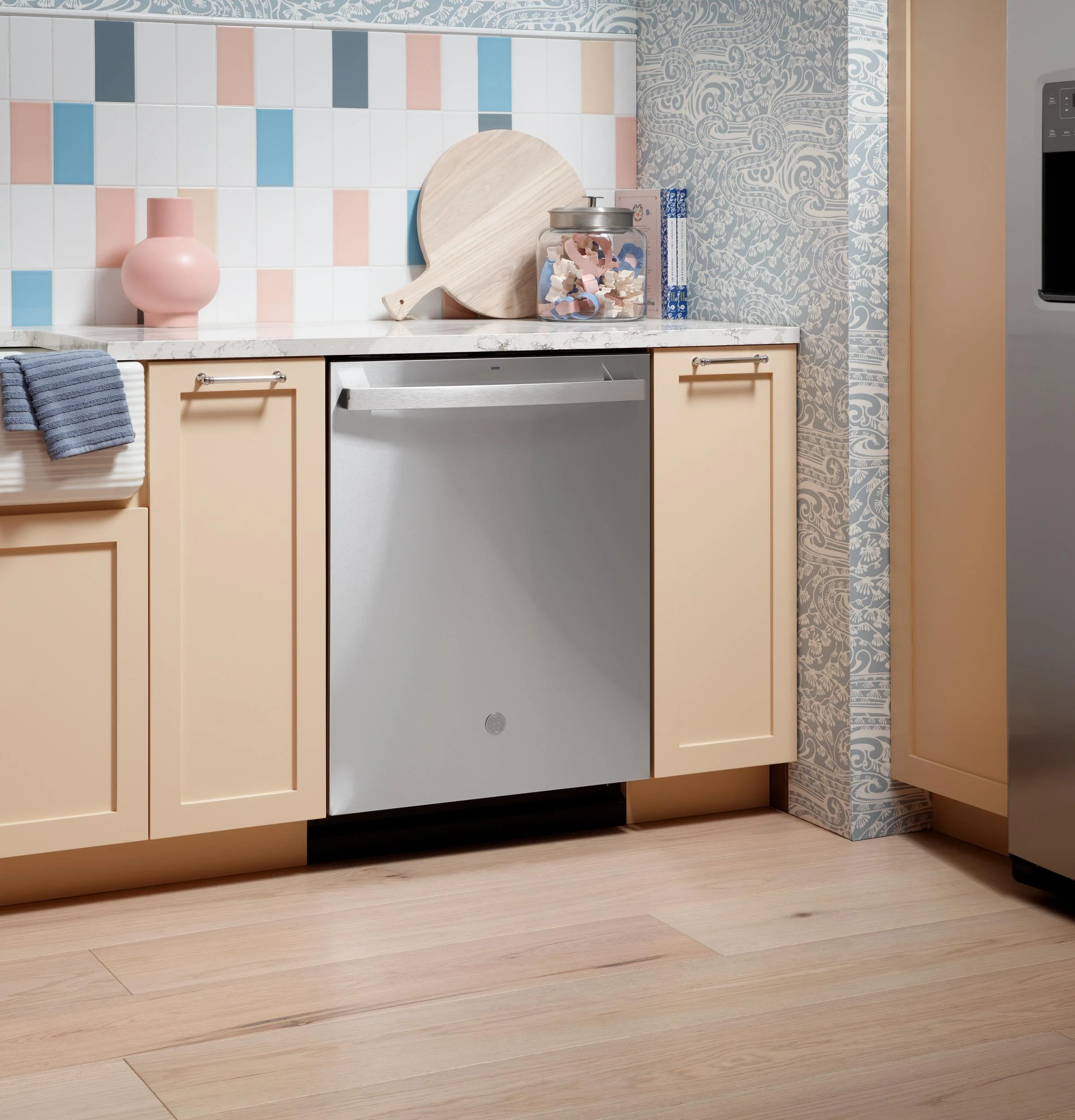 GDT670SYVFS GE® ENERGY STAR® Top Control with Stainless Steel Interior Dishwasher with Sanitize Cycle - Image 7