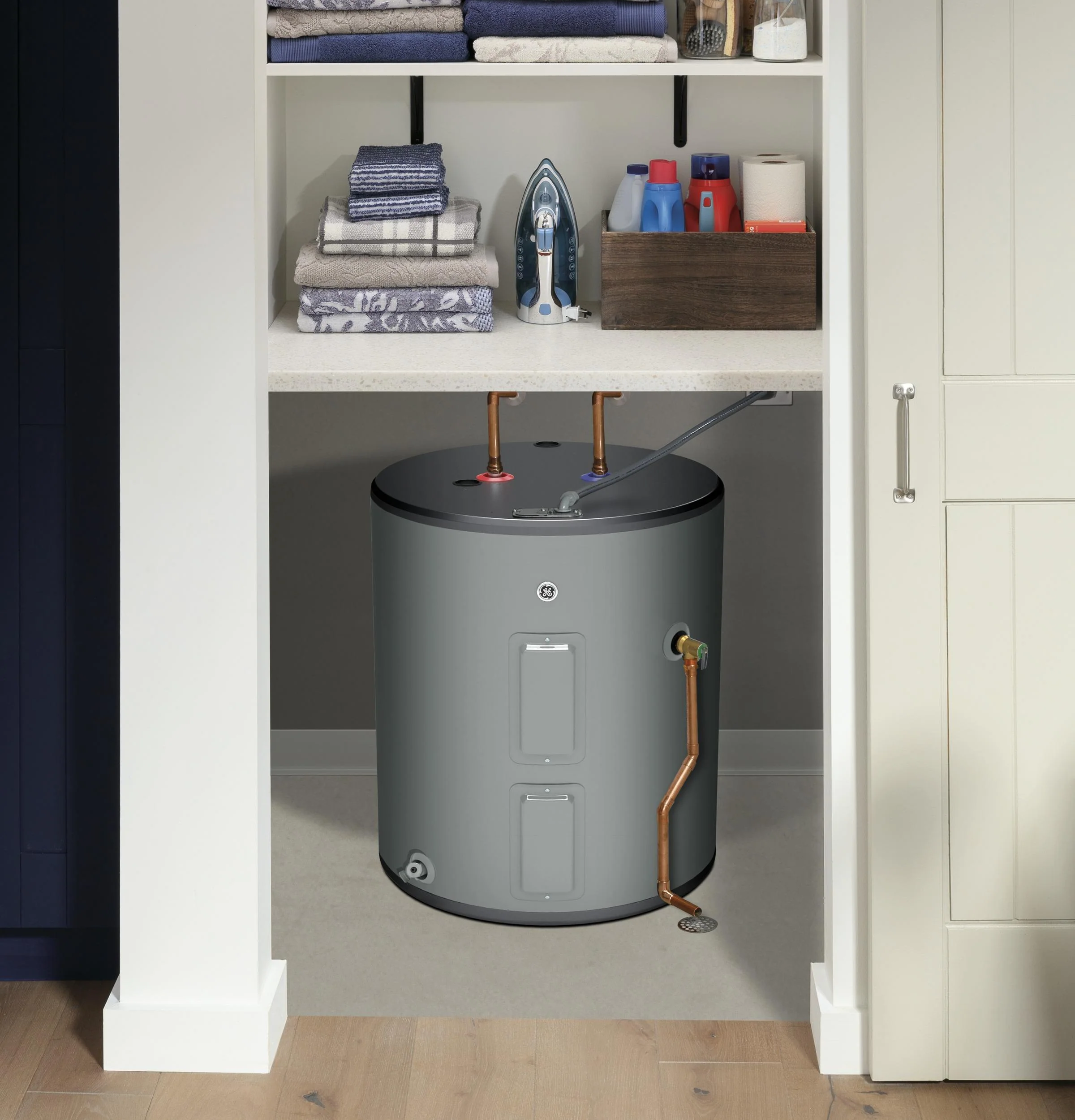 GE40L08DAT GE® 36 Gallon Top Port Lowboy 4500W Electric Water Heater - Image 2