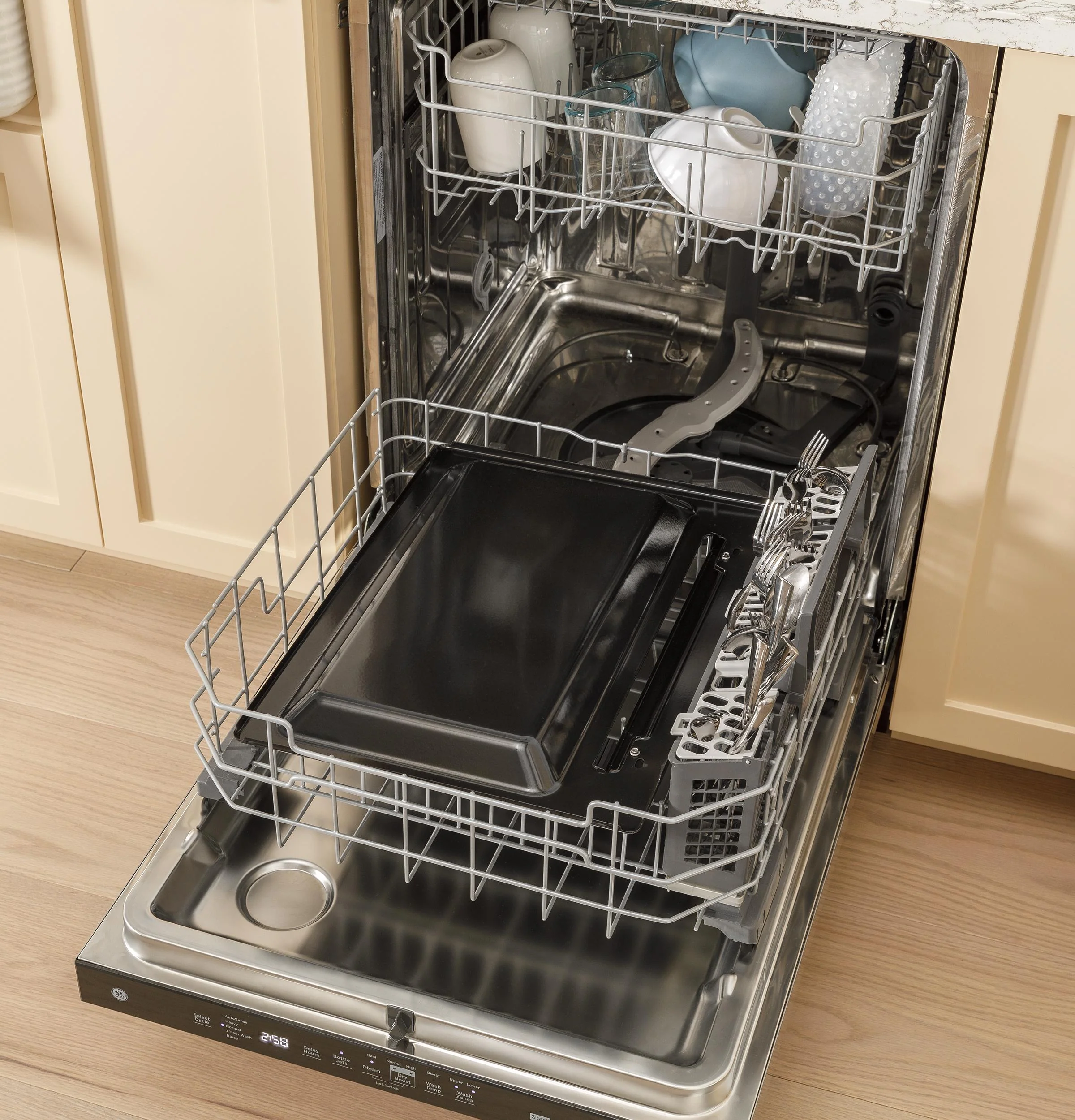 GGF600AVES GE® 30" Free-Standing Gas Convection Range with No Preheat Air Fry and EasyWash™ Oven Tray - Image 11