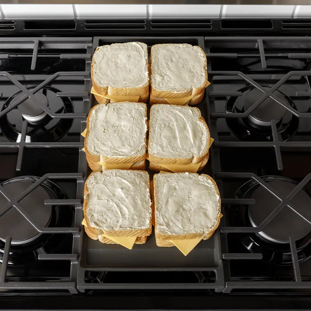 GGS600AVES GE® 30" Slide-In Front-Control Convection Gas Range with No Preheat Air Fry and EasyWash™ Oven Tray - Image 28