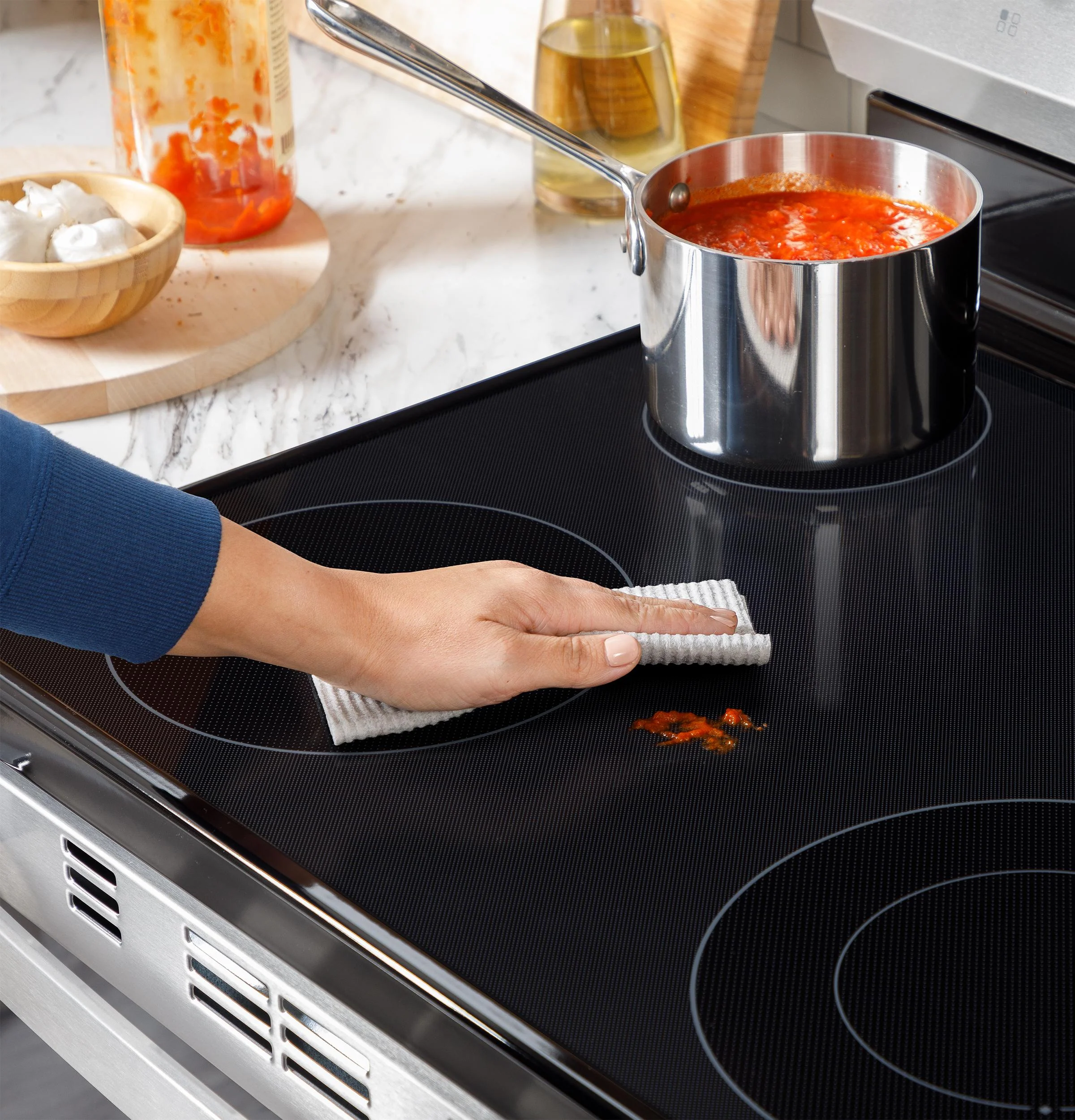 GRF400PVBB GE® ENERGY STAR® 30" Free-Standing Electric Range - Image 10