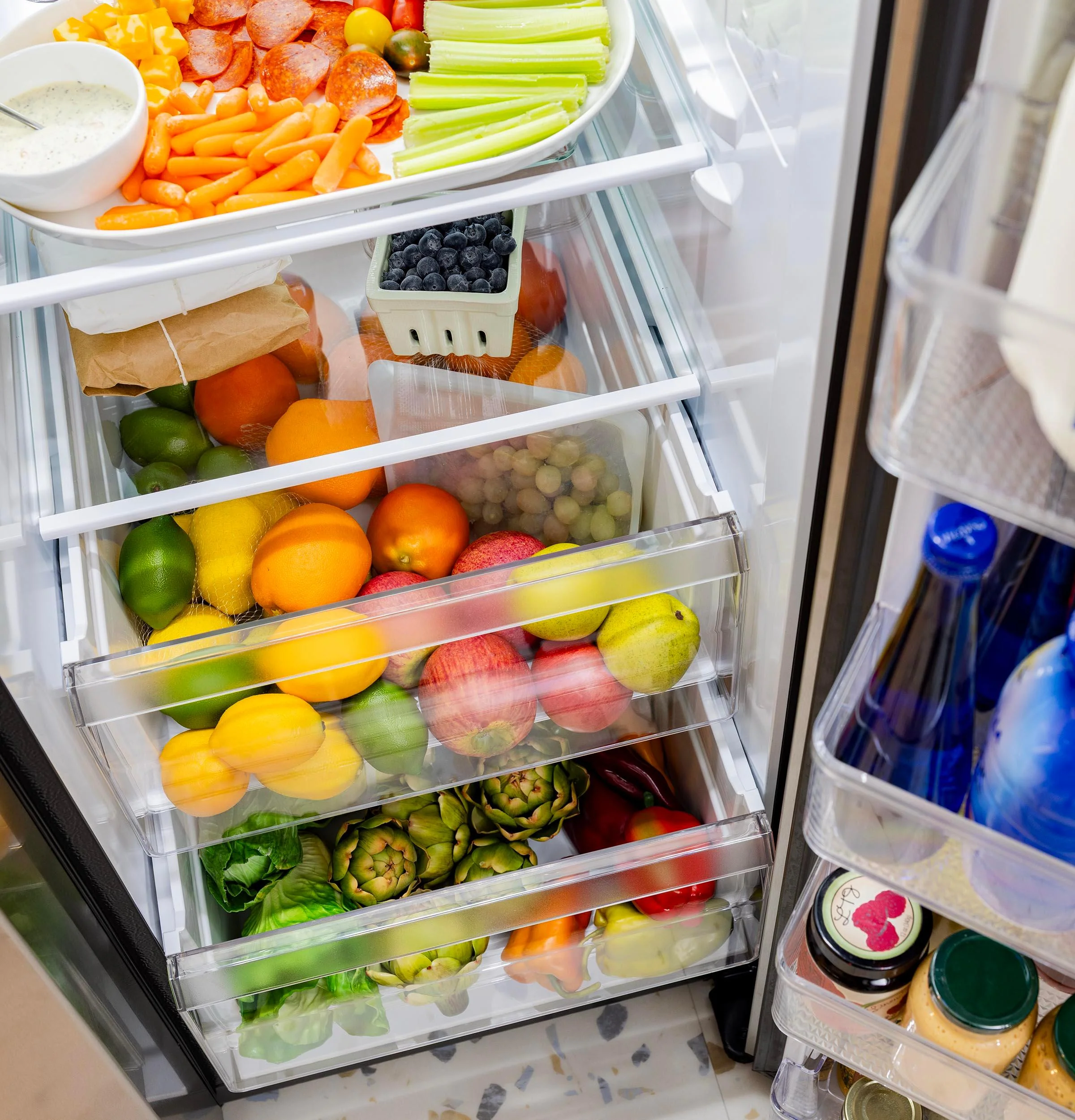 GSS28NYYFS GE® 27.9 Cu. Ft. Side-By-Side Refrigerator with Extra Tall Dispenser and In-Door Icemaker - Image 20