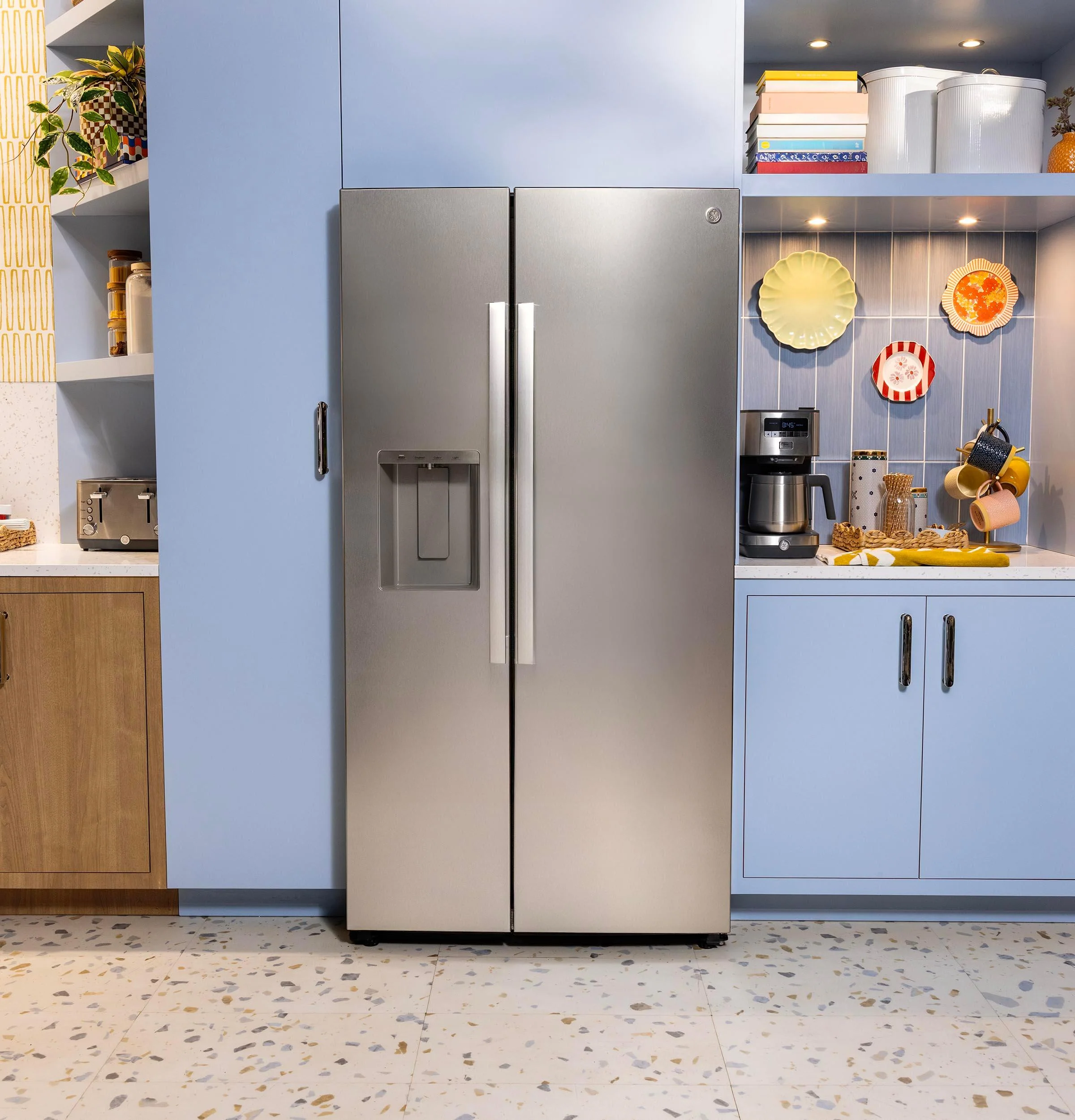 GSS28NYYFS GE® 27.9 Cu. Ft. Side-By-Side Refrigerator with Extra Tall Dispenser and In-Door Icemaker - Image 29