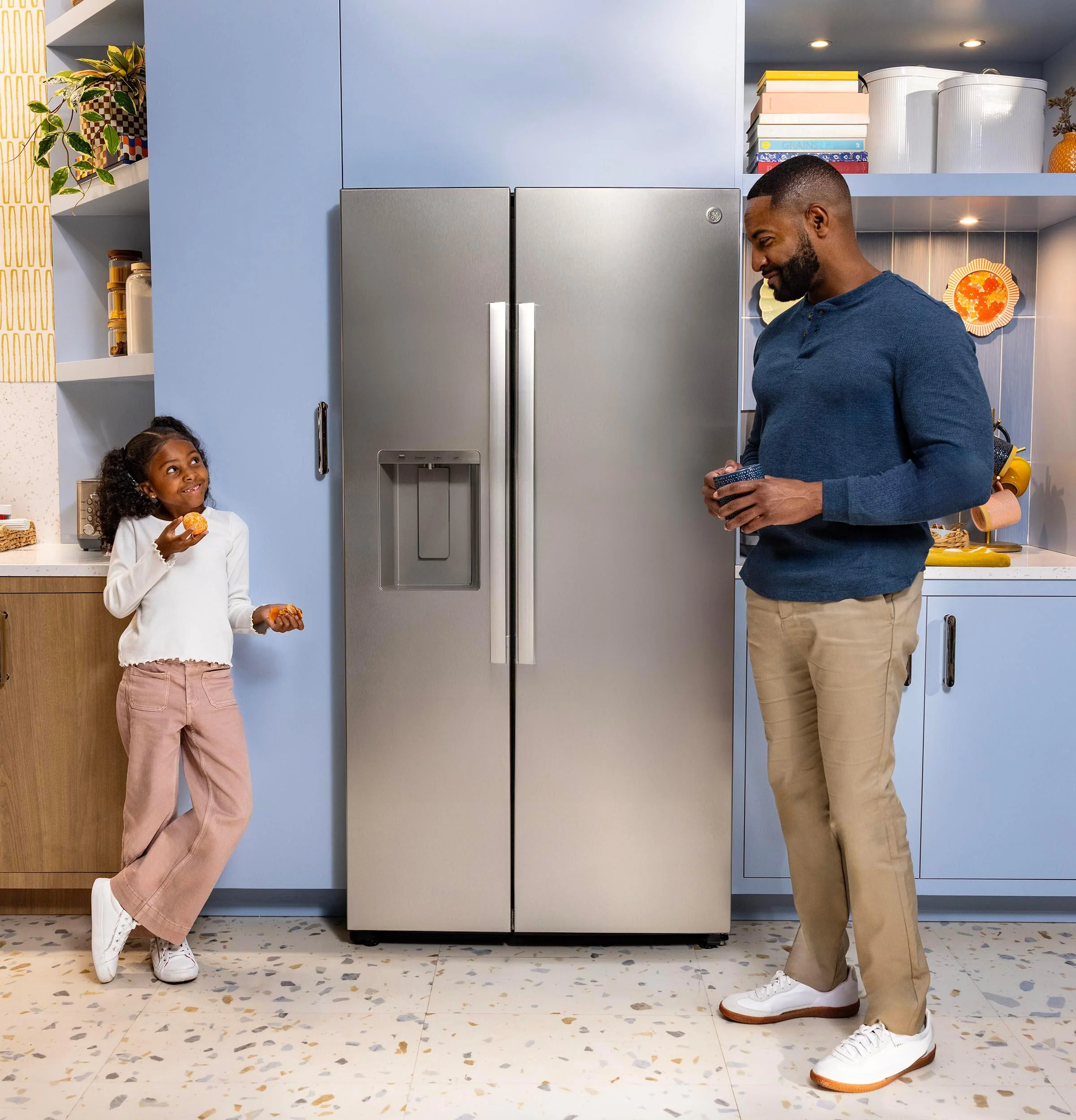 GSS28NYYFS GE® 27.9 Cu. Ft. Side-By-Side Refrigerator with Extra Tall Dispenser and In-Door Icemaker - Image 30