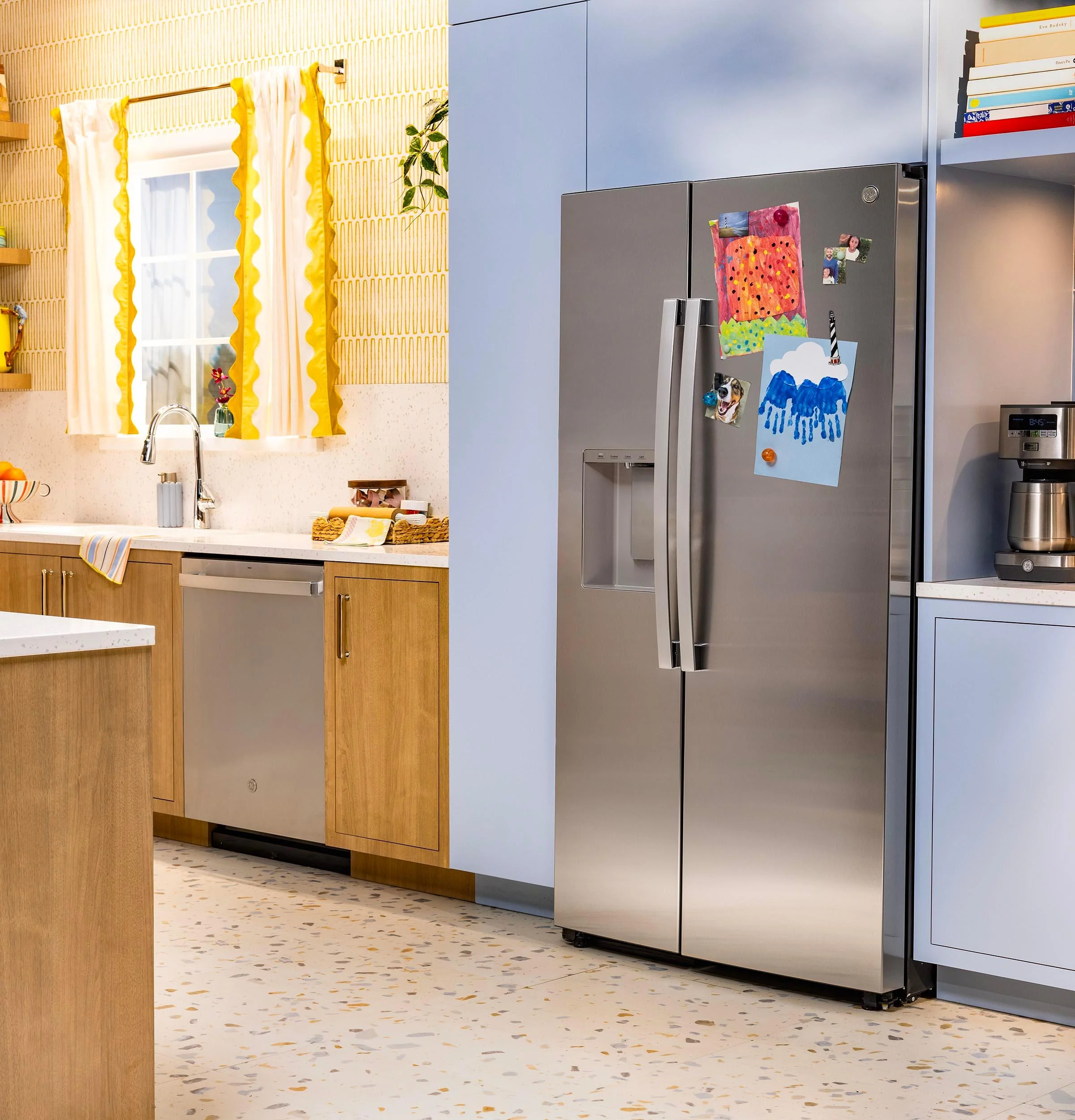 GSS28NYYFS GE® 27.9 Cu. Ft. Side-By-Side Refrigerator with Extra Tall Dispenser and In-Door Icemaker - Image 33